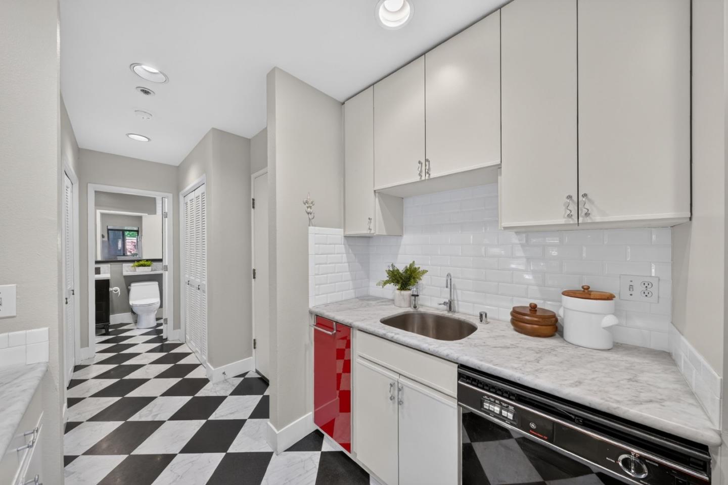 4250 El Camino Real C226