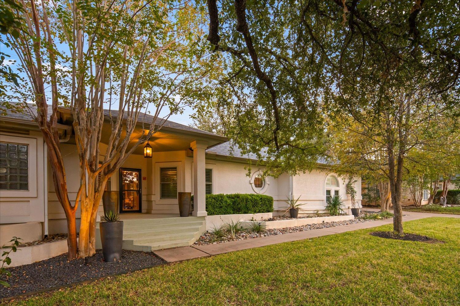 112 White Sands DR
