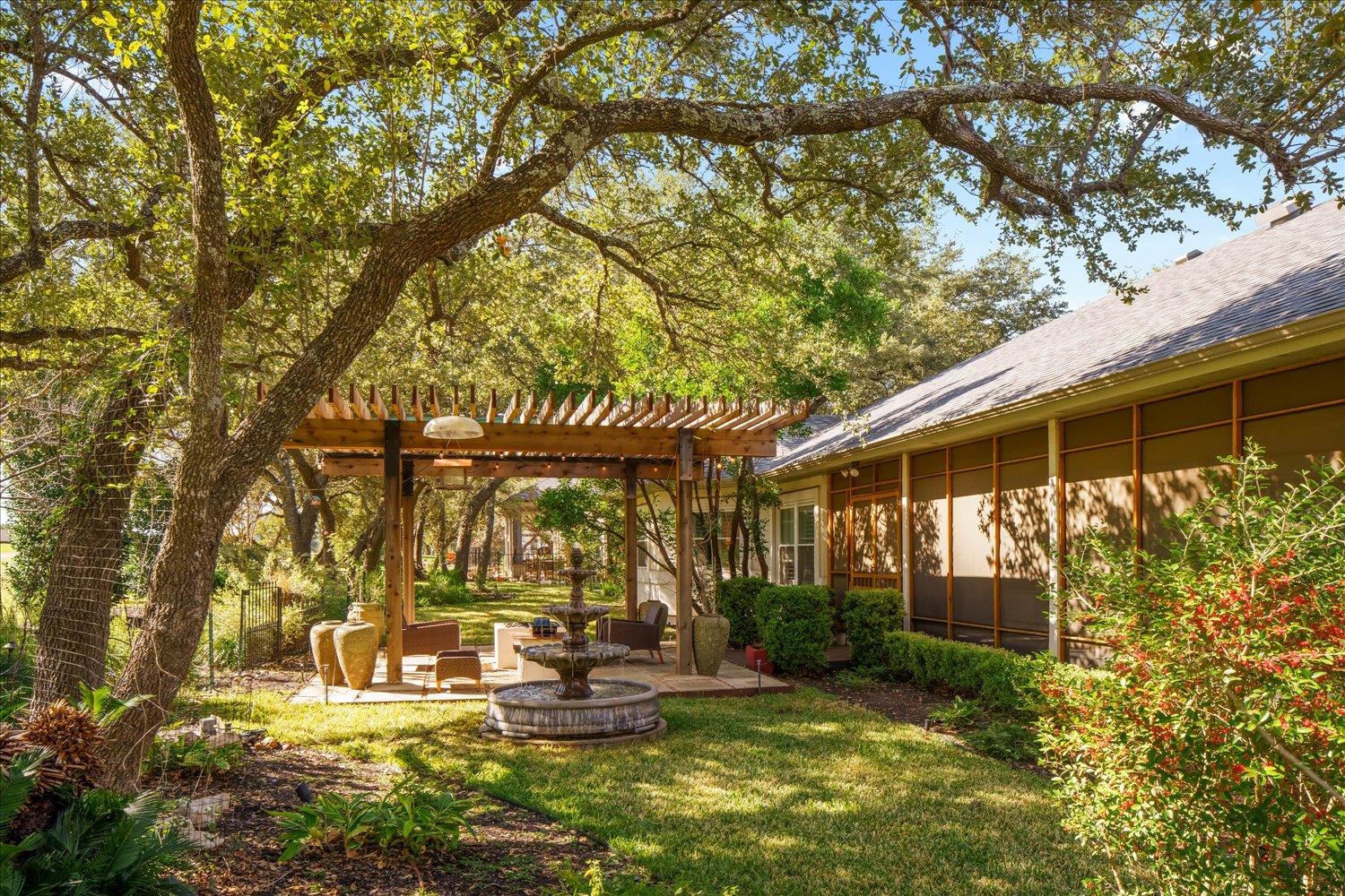 112 White Sands DR