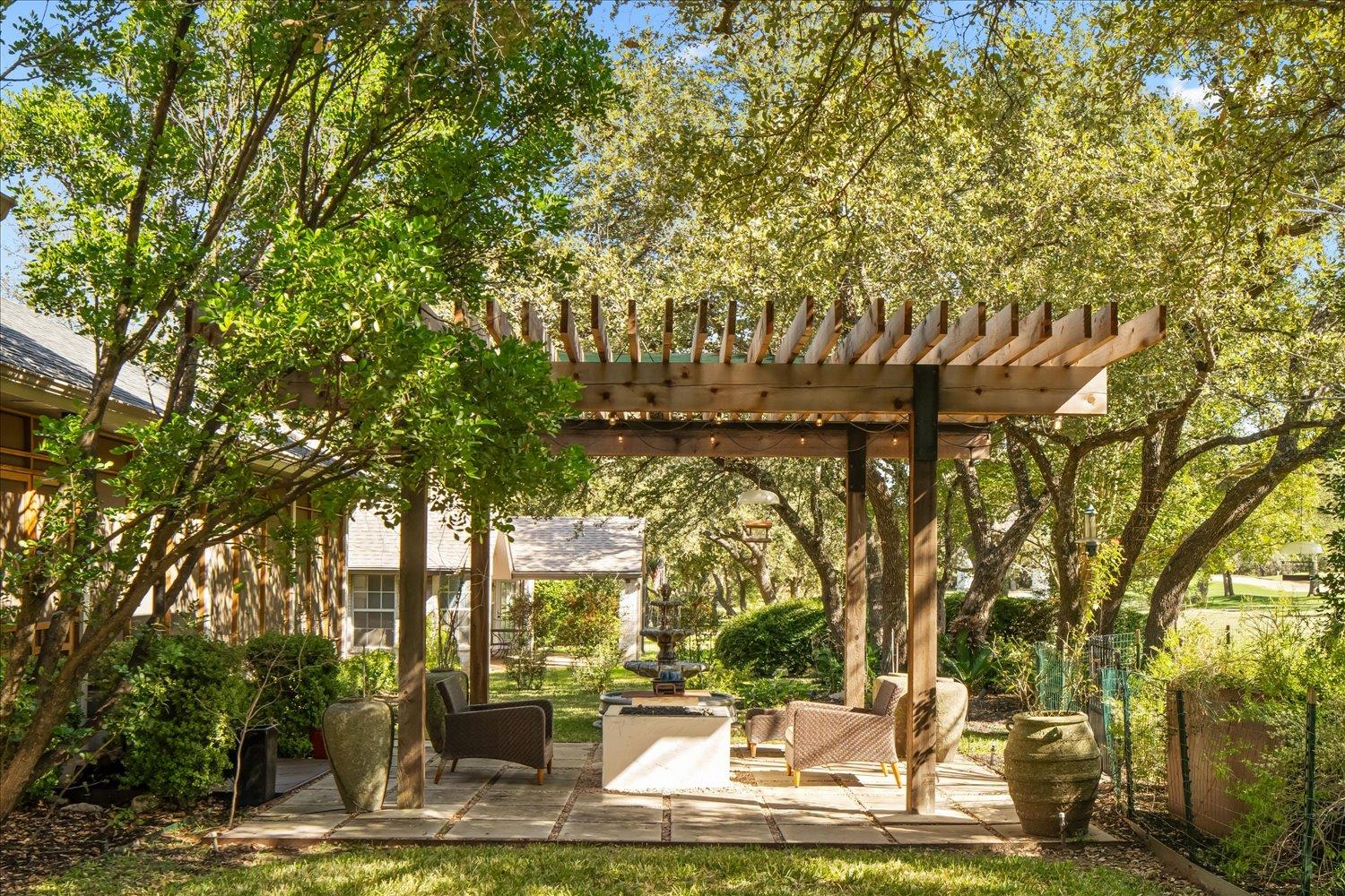 112 White Sands DR