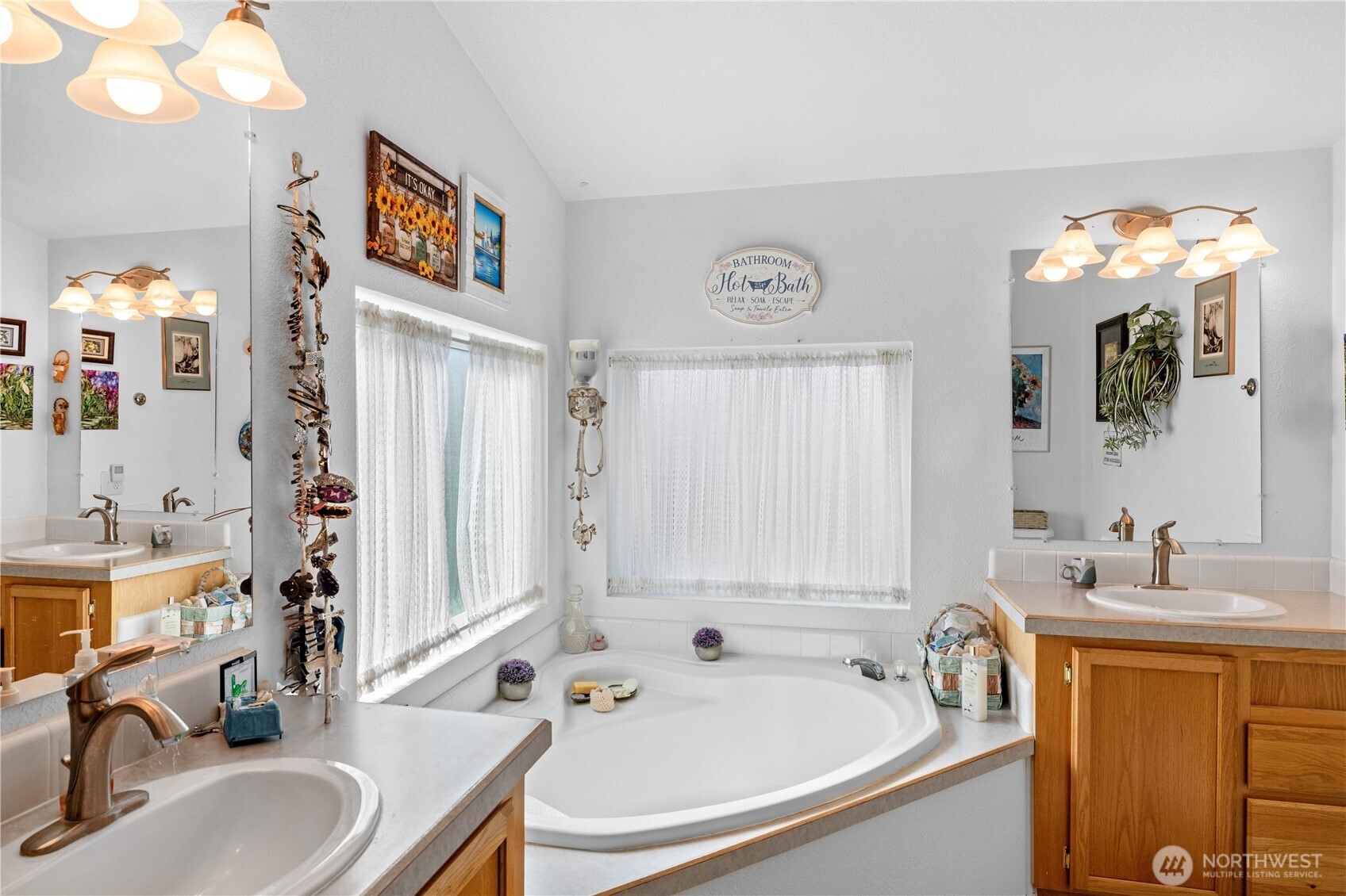 505 Desert Aire Dr SW