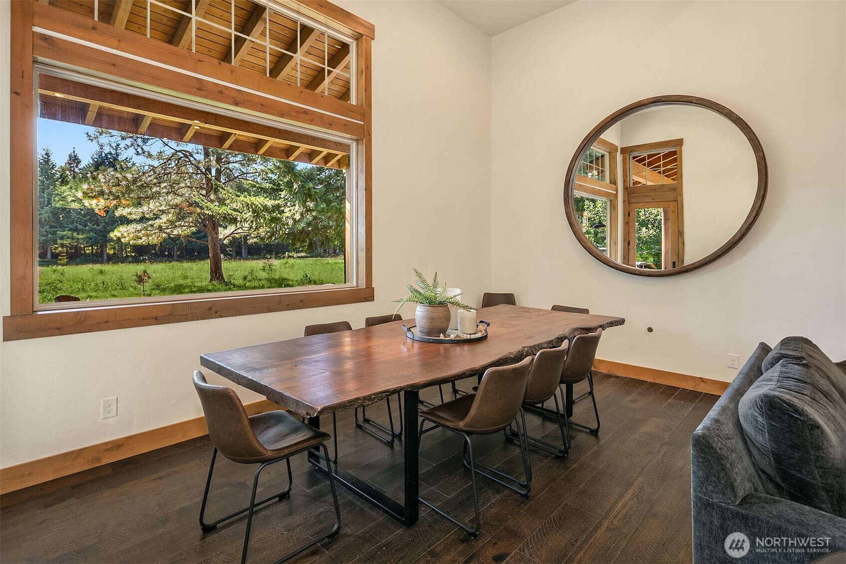 291 Ruby King Loop