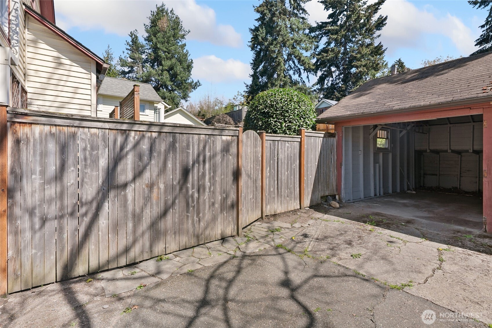 5718 25th Avenue NE