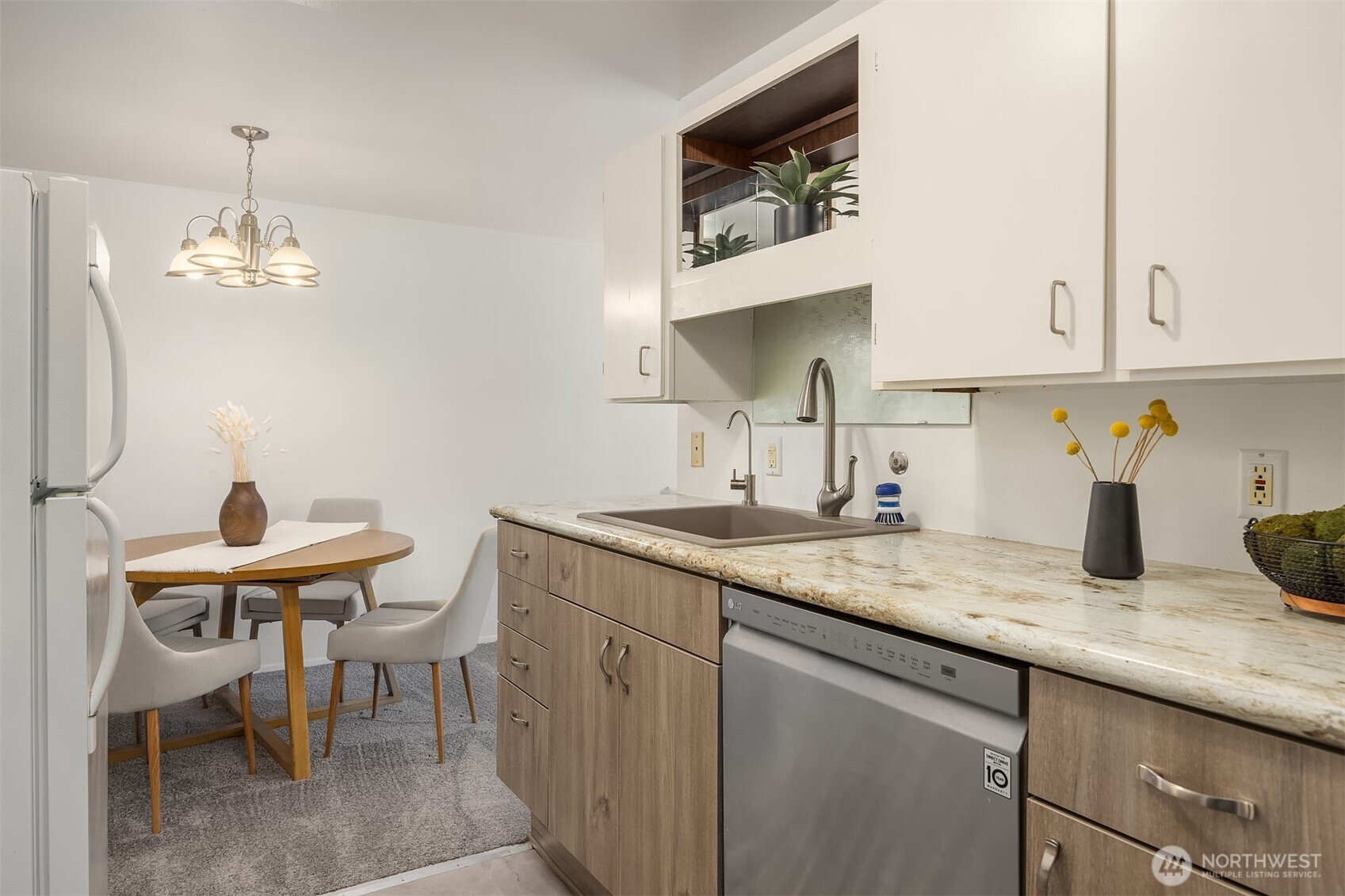 19428 Aurora Avenue N Unit: 427