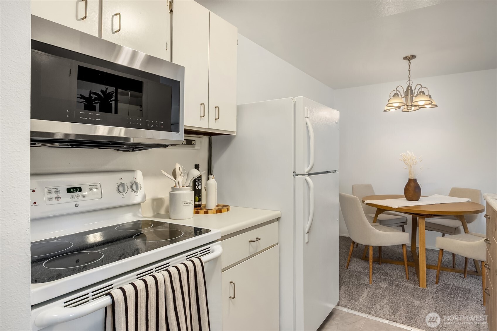 19428 Aurora Avenue N Unit: 427