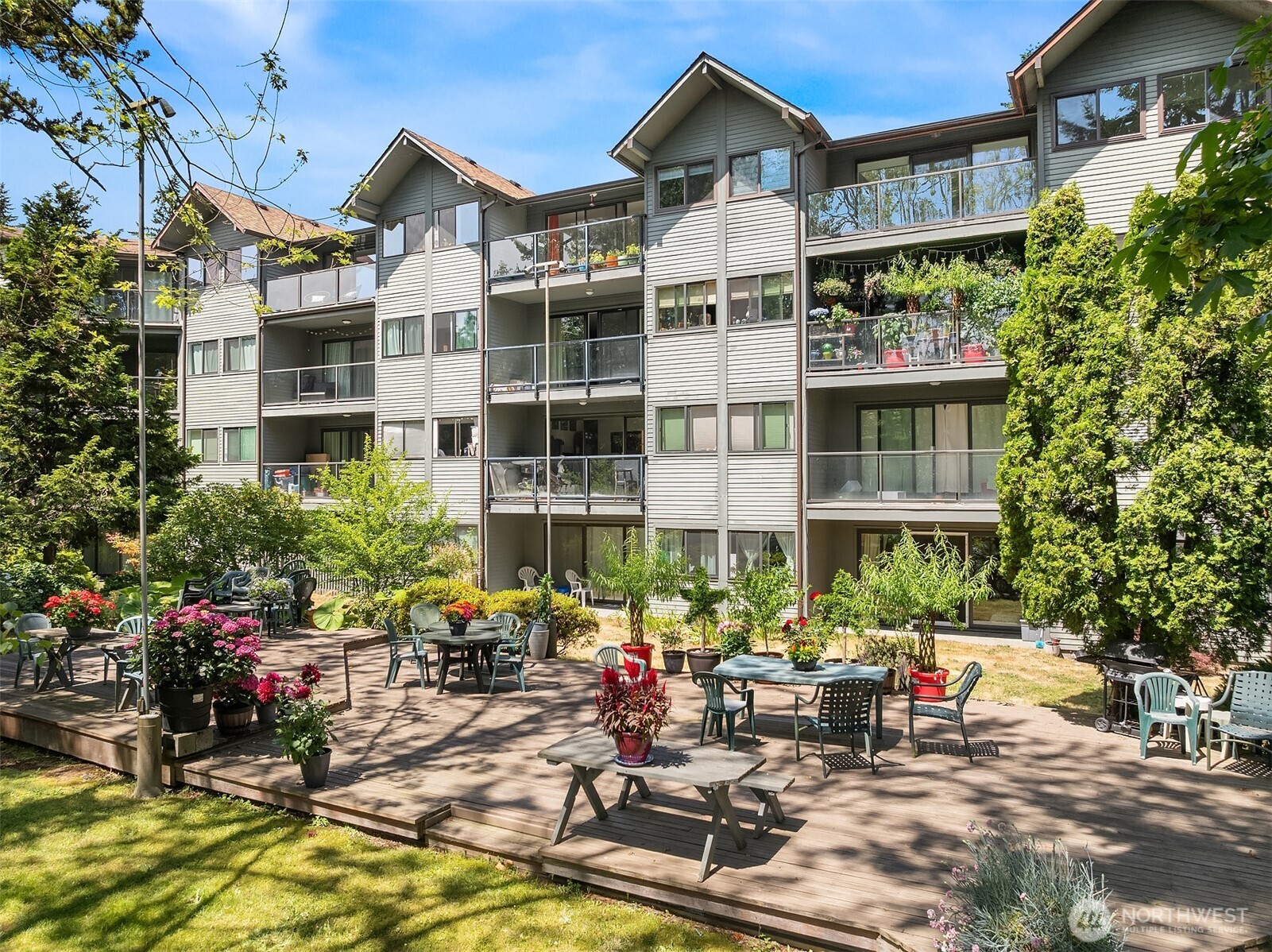 19428 Aurora Avenue N Unit: 427