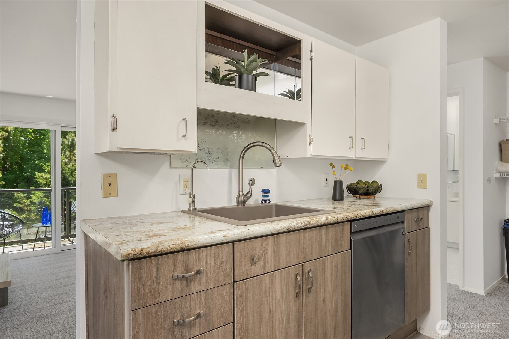 19428 Aurora Avenue N Unit: 427