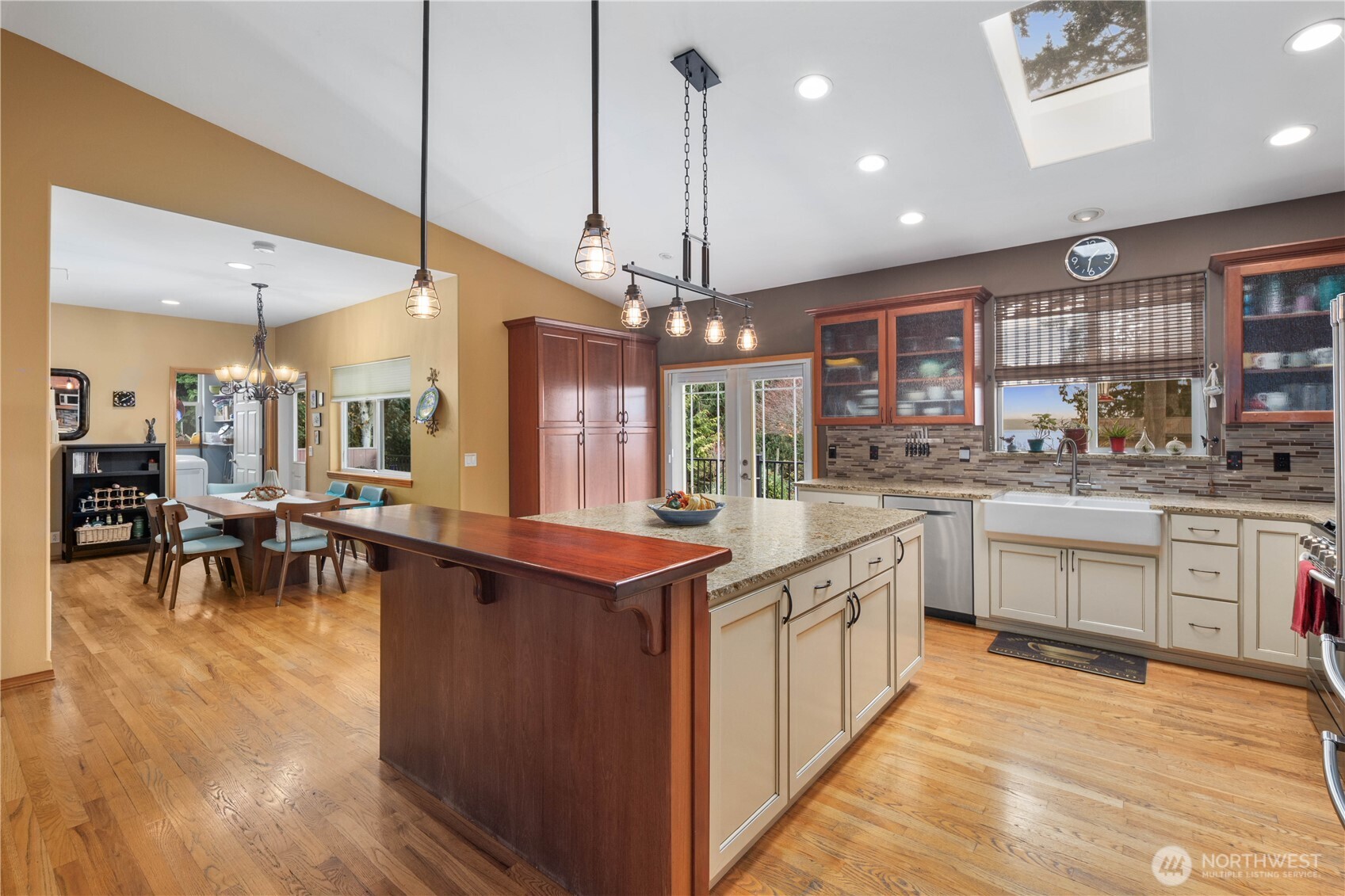 18612 98th Avenue NW