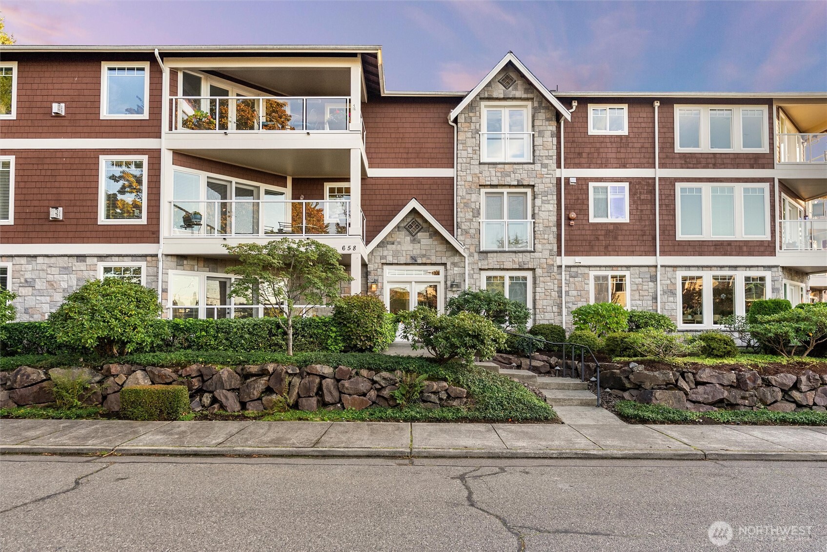 658 Glen Street Unit: 302