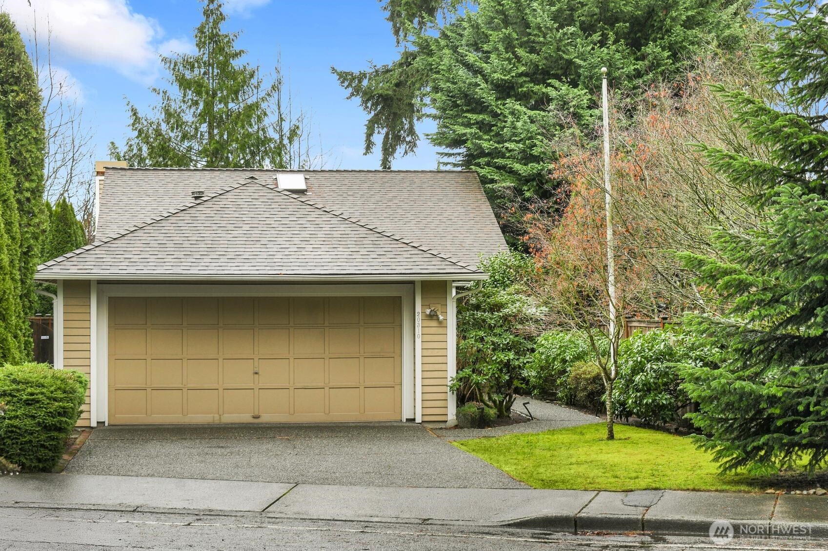 20310 Hollyhills Drive NE