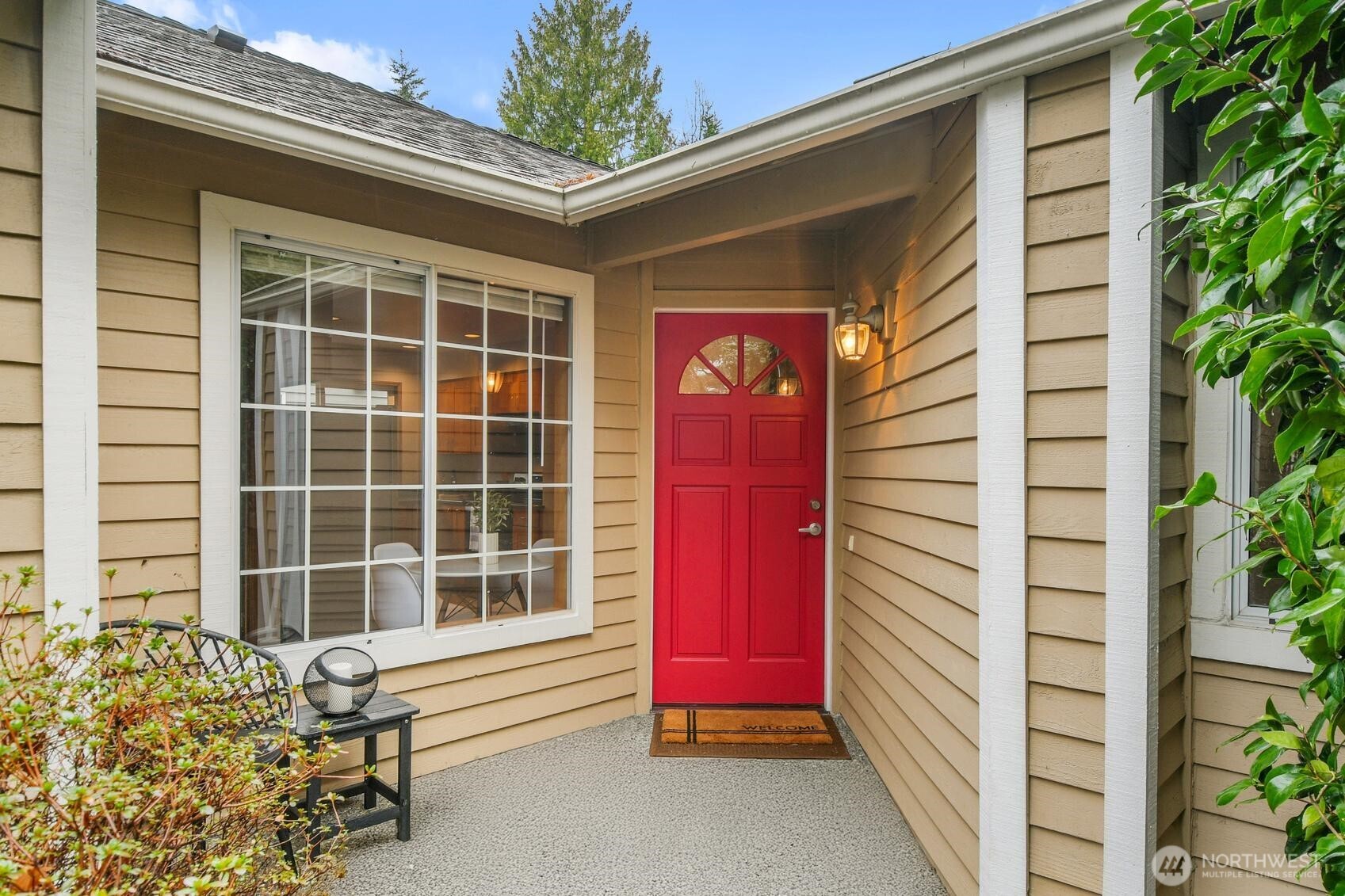 20310 Hollyhills Drive NE