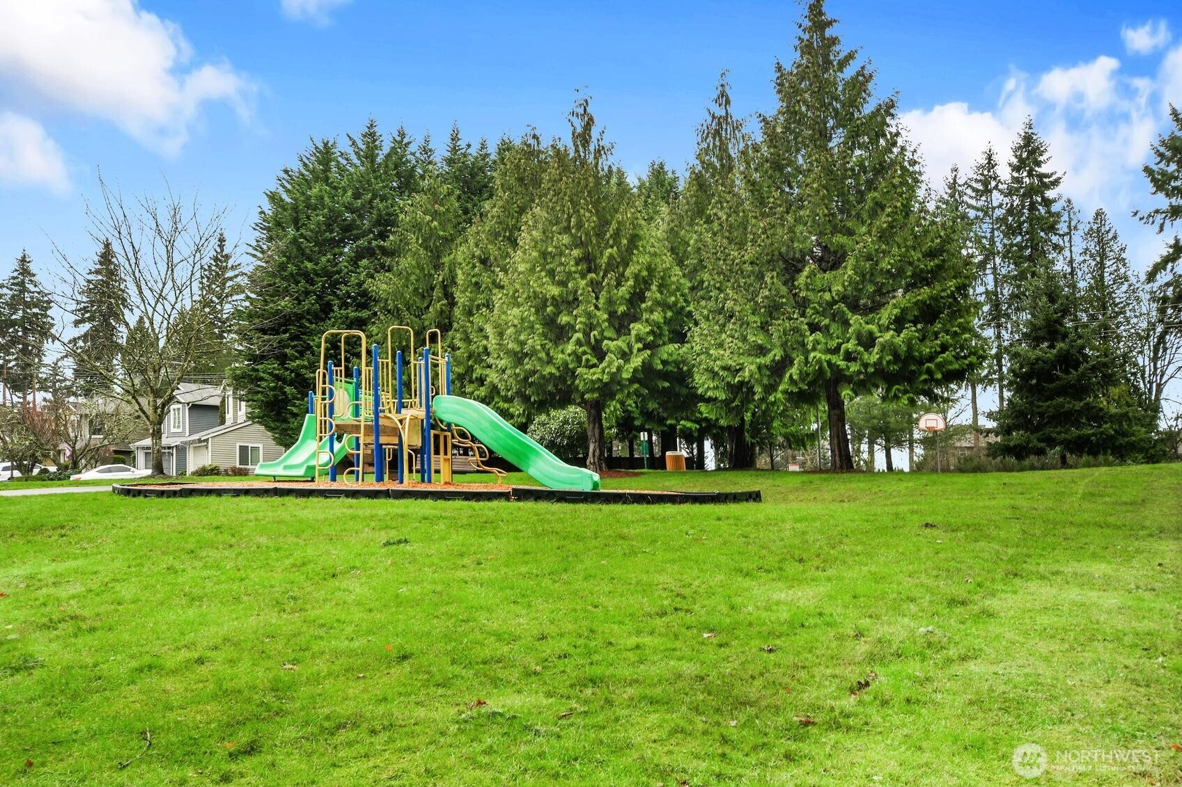 20310 Hollyhills Drive NE