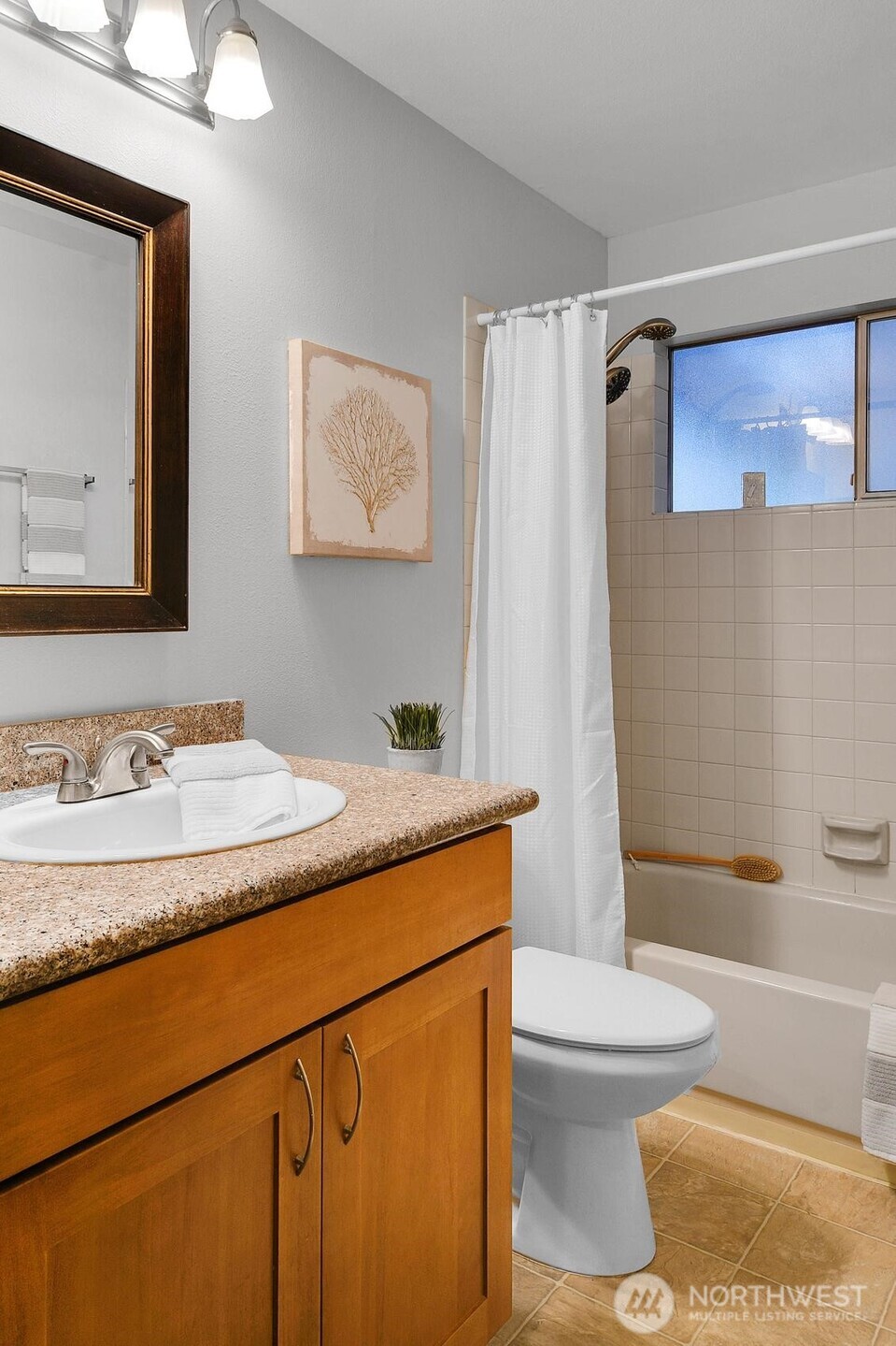 20310 Hollyhills Drive NE