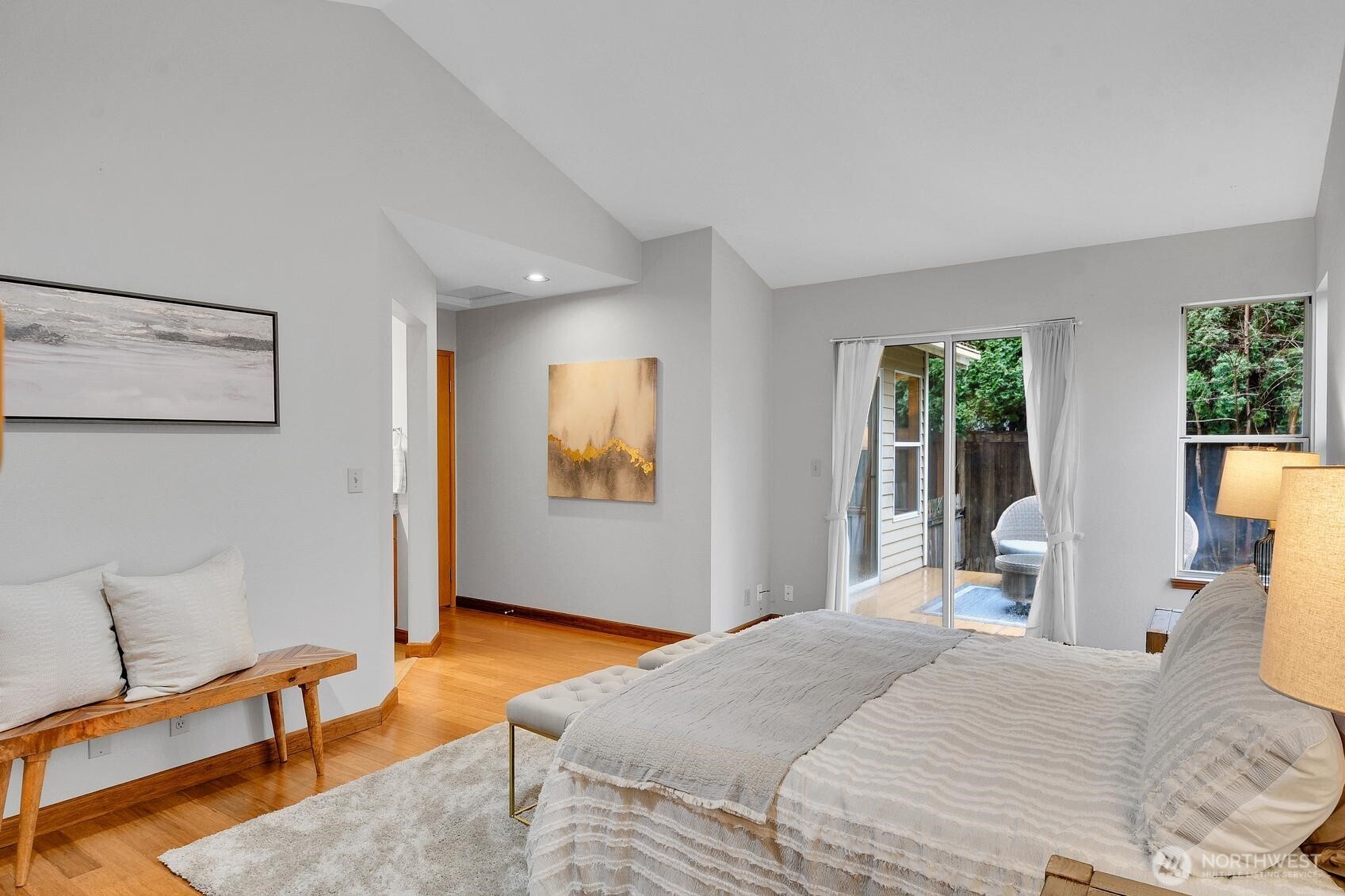 20310 Hollyhills Drive NE