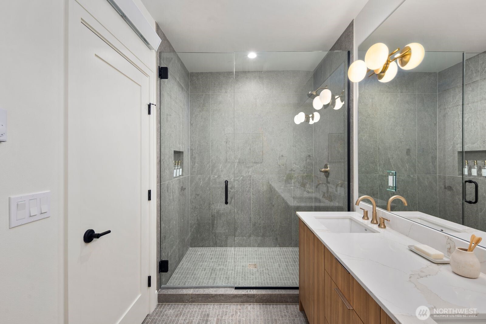 614 5th Avenue S Unit: C107