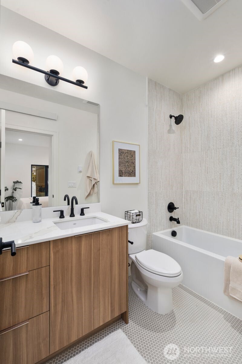 614 5th Avenue S Unit: C107