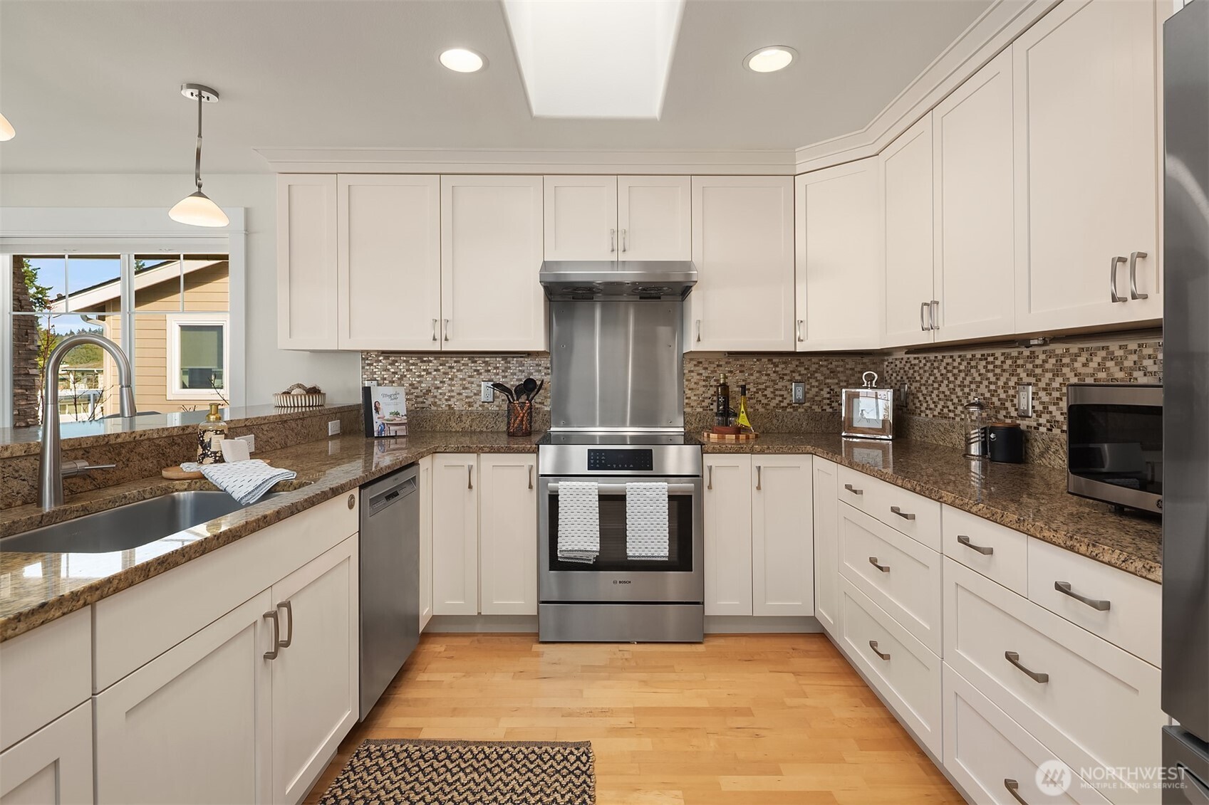 616 Glen Street Unit: 202