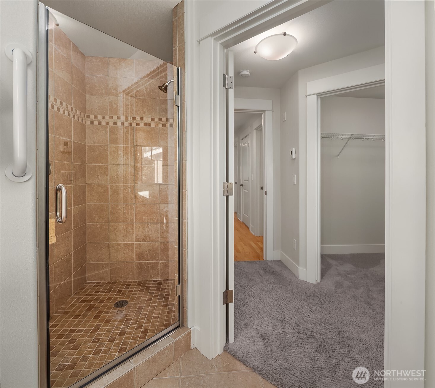 616 Glen Street Unit: 202