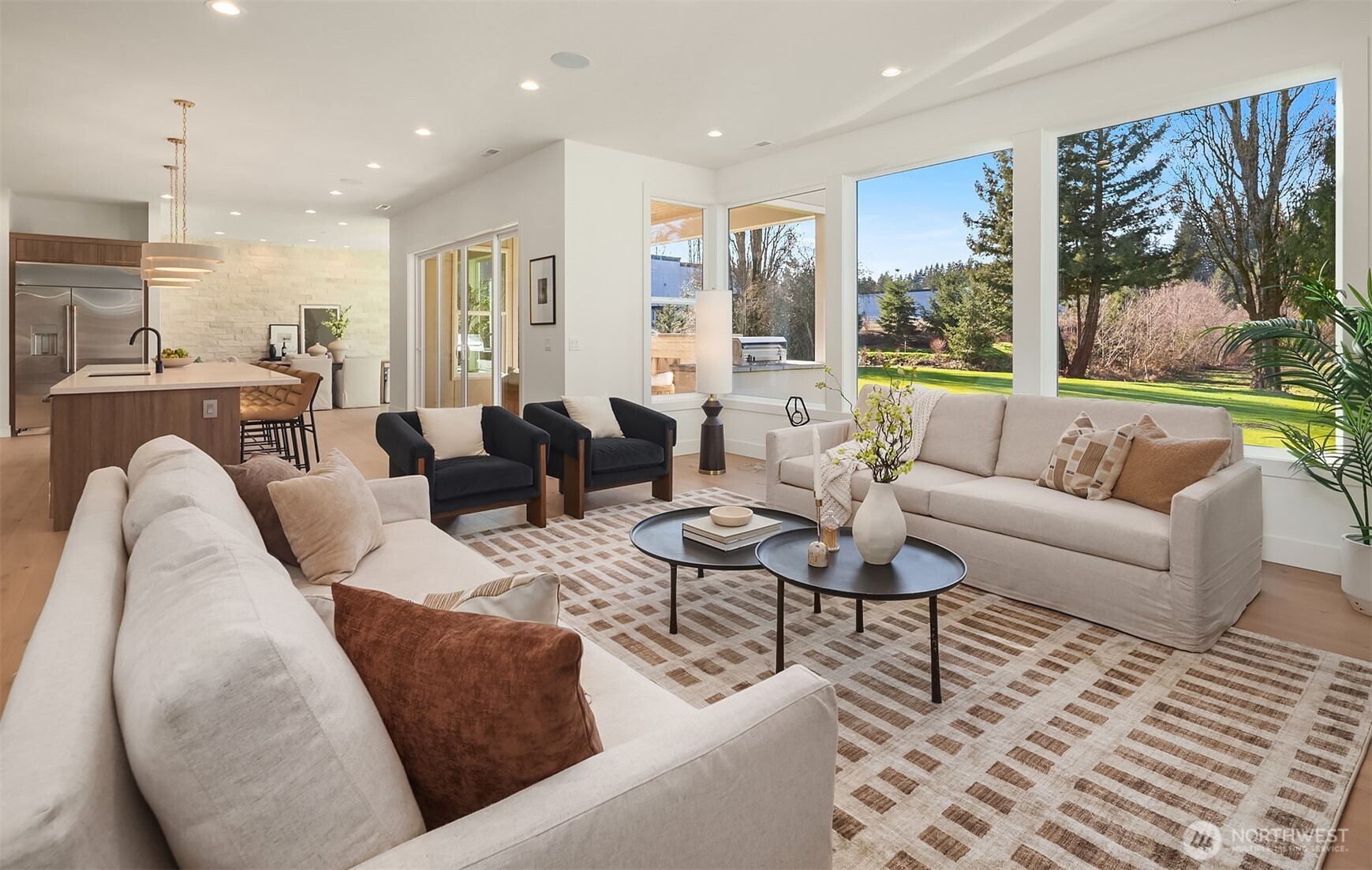 19902 Broadway Avenue