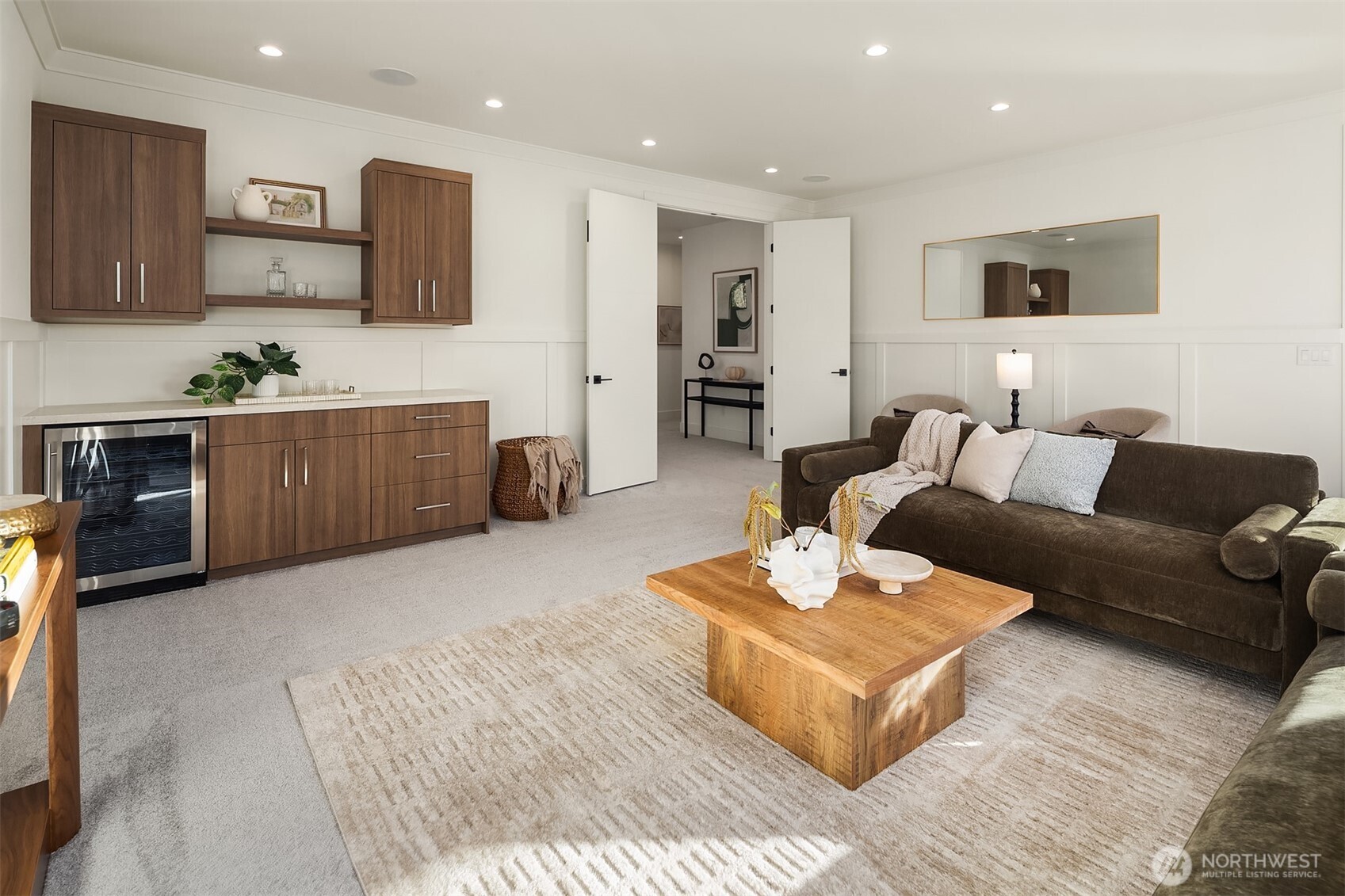 19902 Broadway Avenue