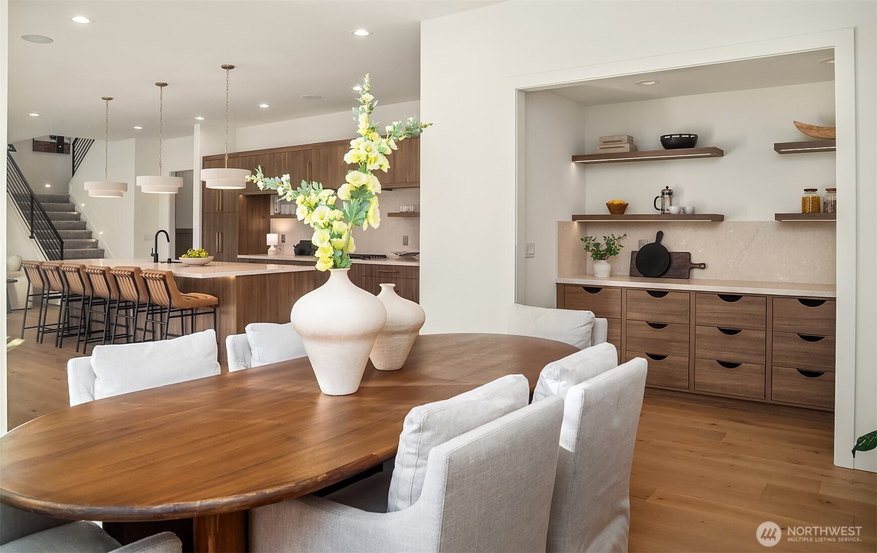 19902 Broadway Avenue