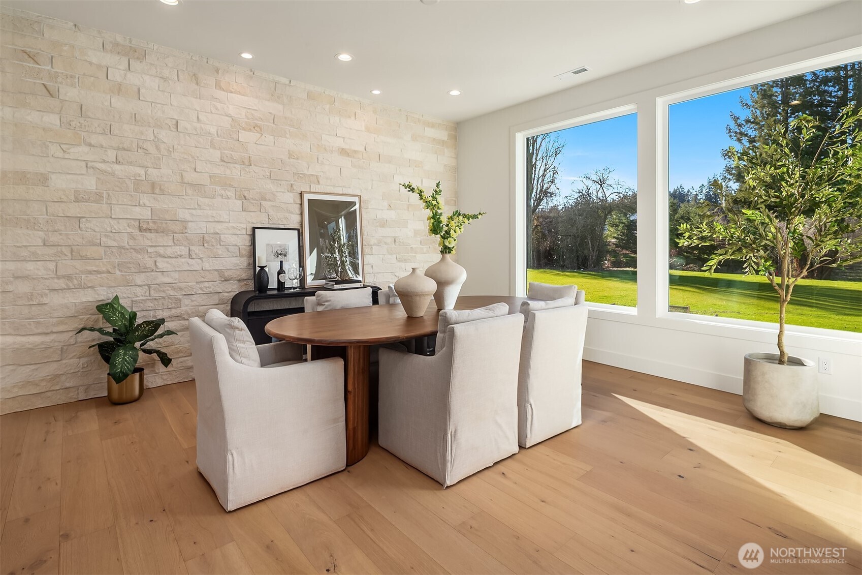 19902 Broadway Avenue