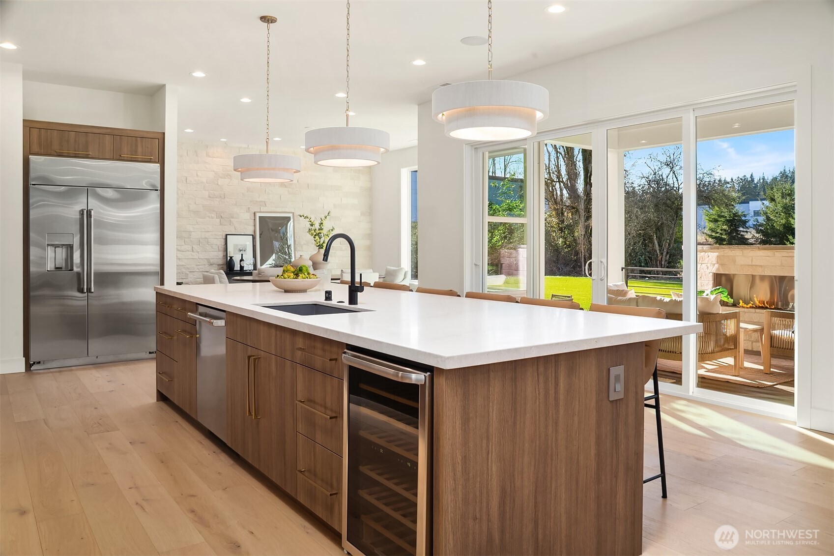 19902 Broadway Avenue