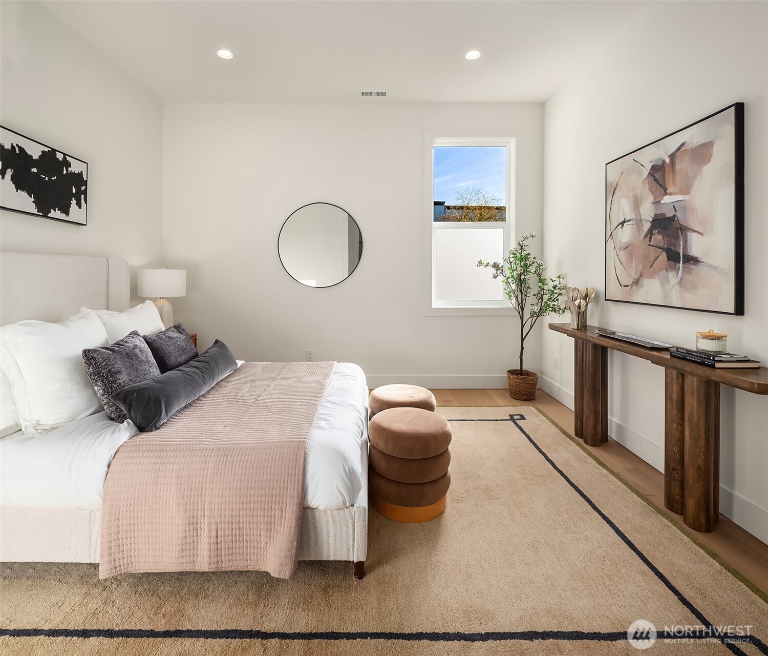 19902 Broadway Avenue