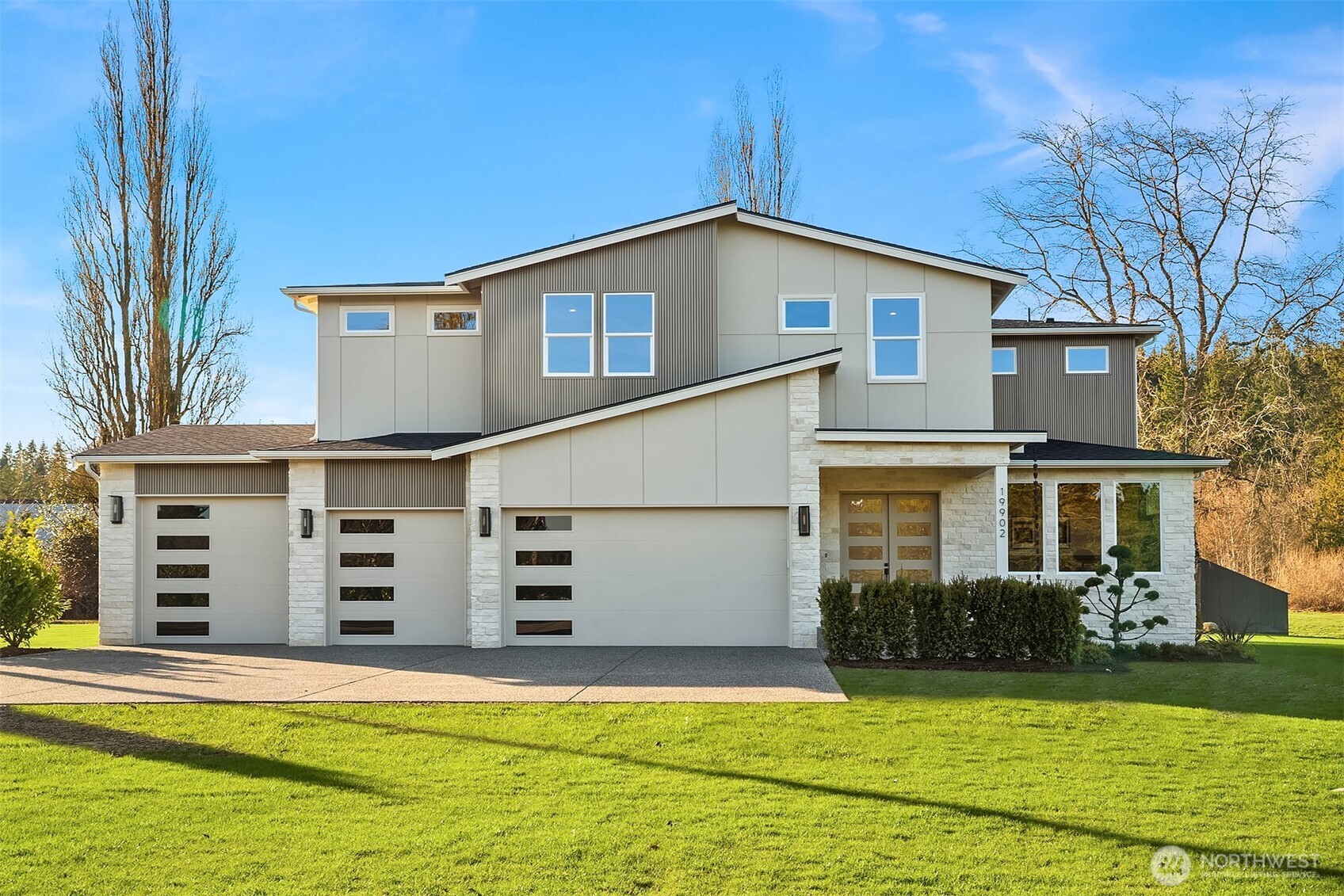 19902 Broadway Avenue