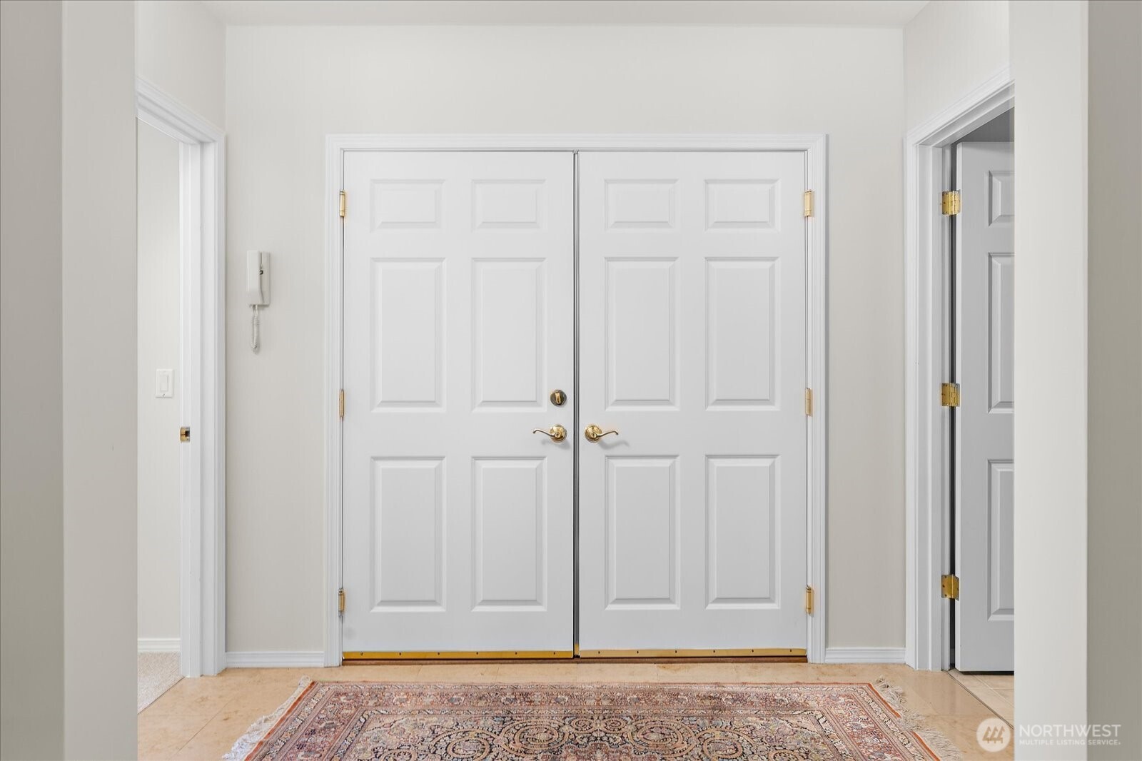 546 Walnut Street Unit: 201