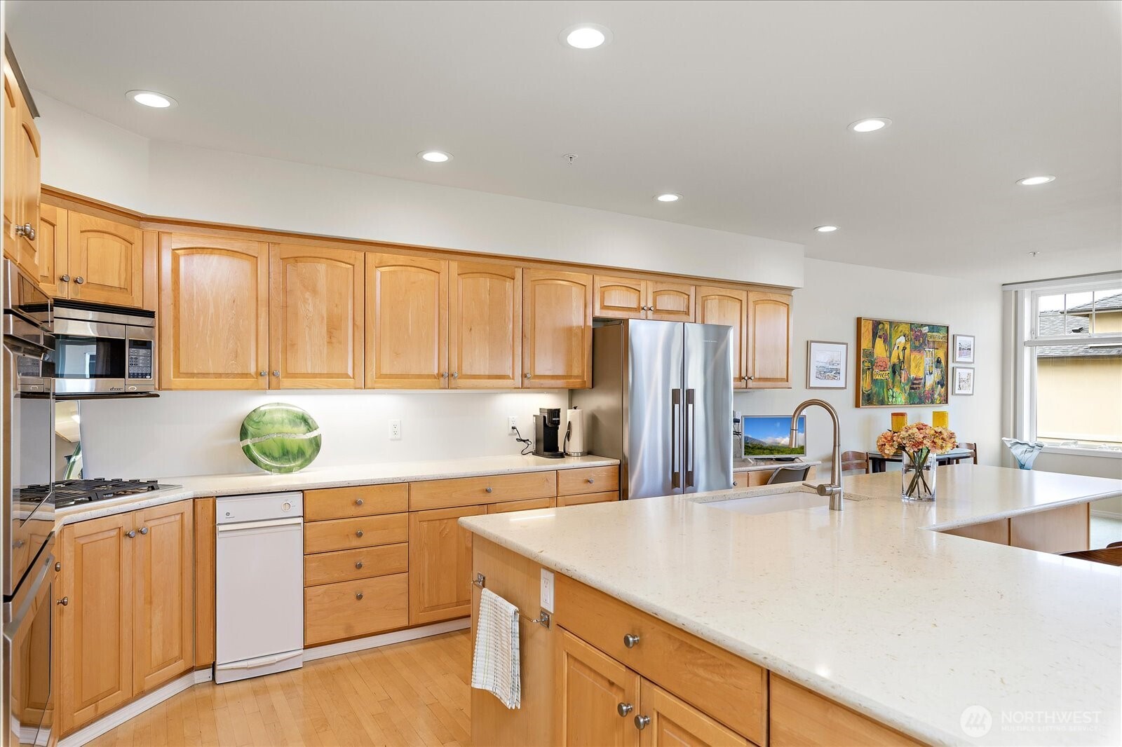 546 Walnut Street Unit: 201
