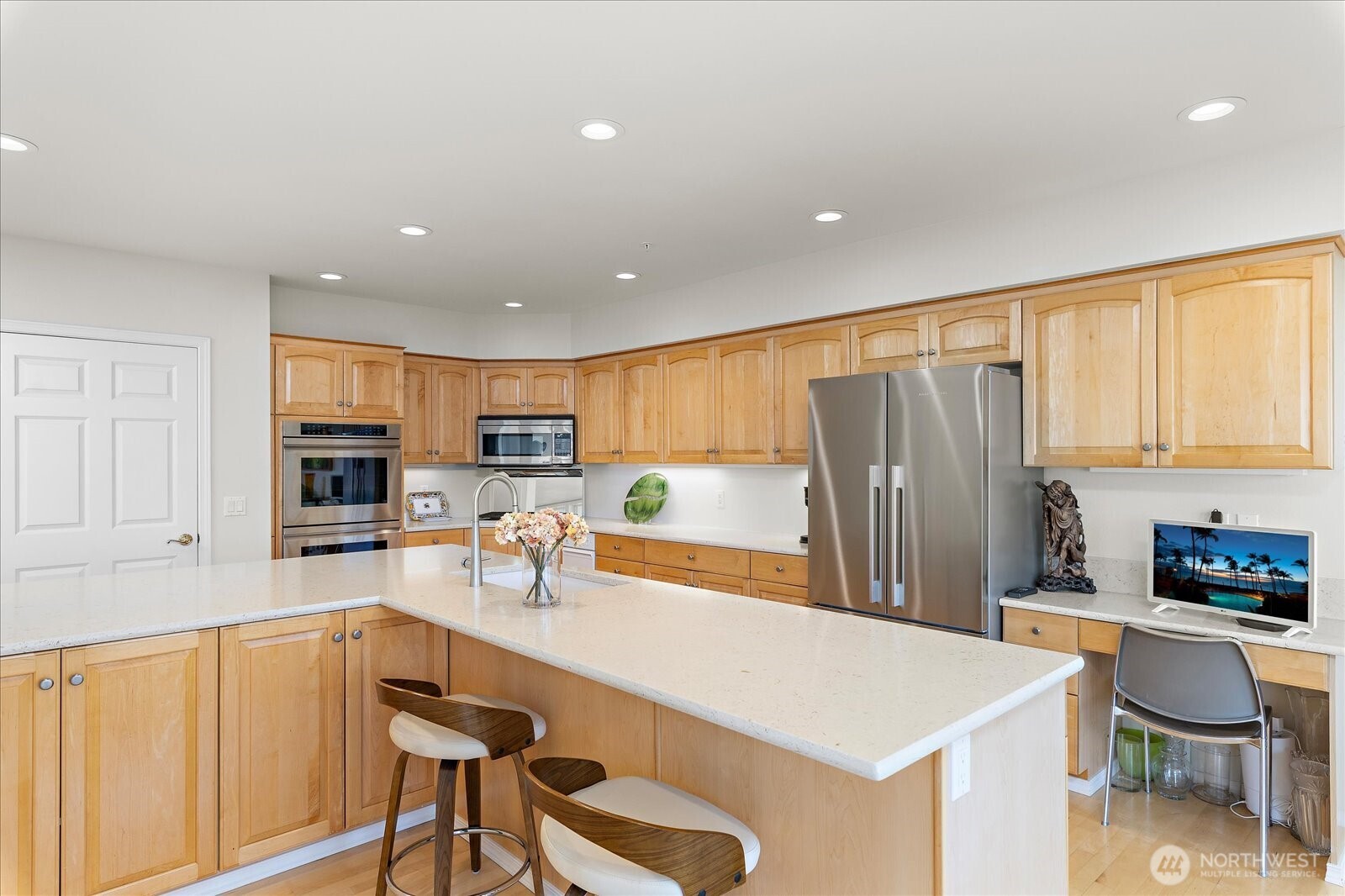 546 Walnut Street Unit: 201