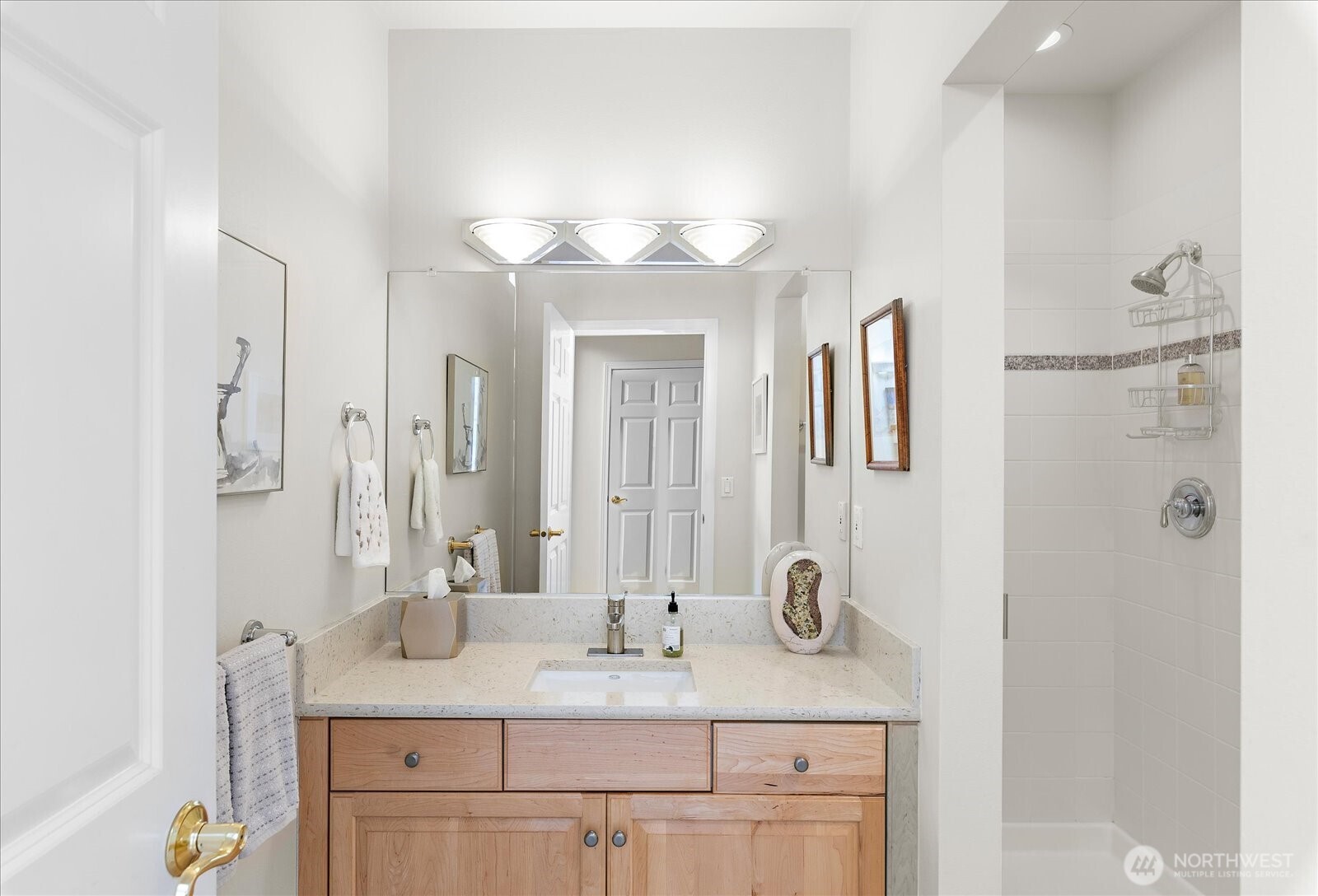 546 Walnut Street Unit: 201