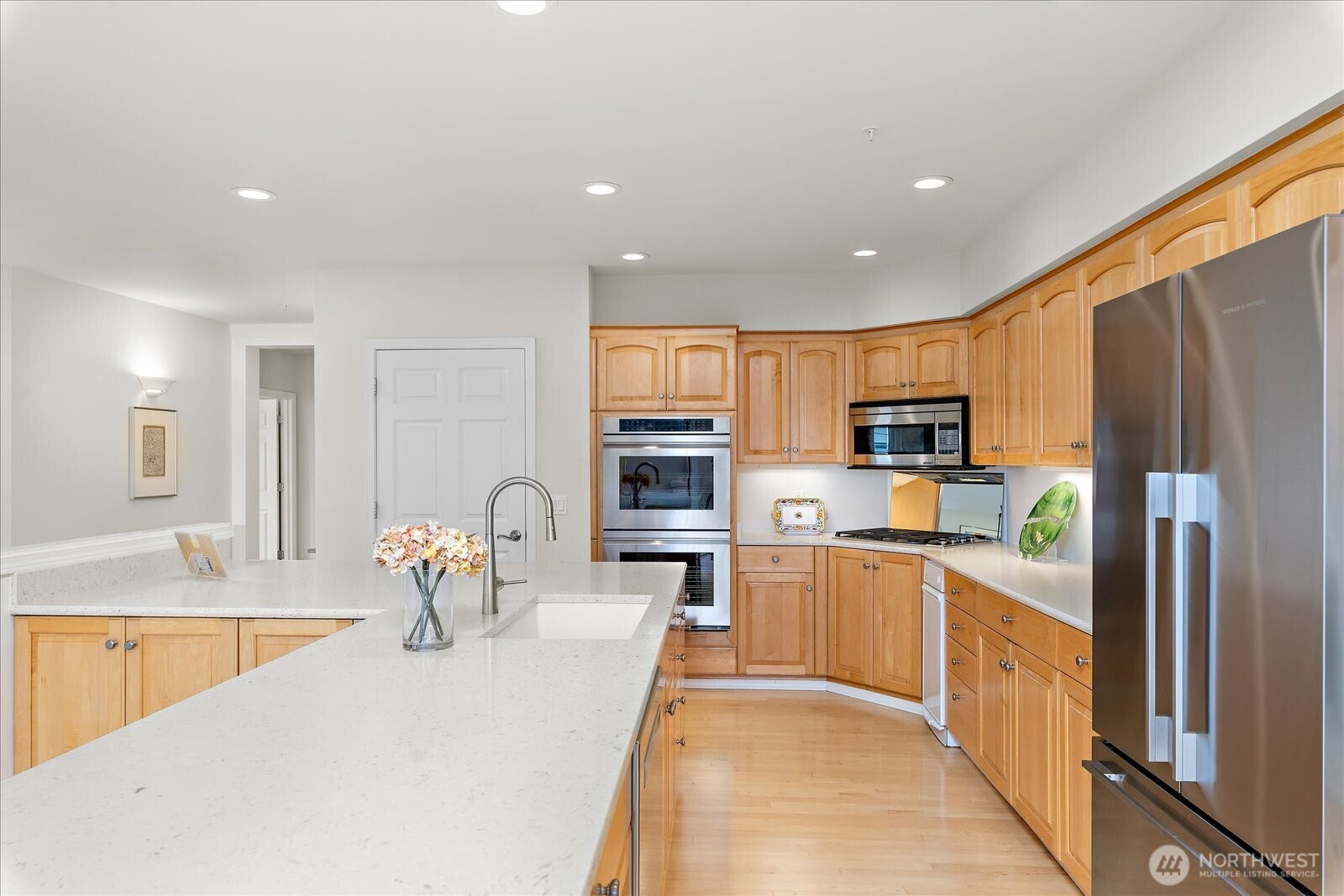 546 Walnut Street Unit: 201