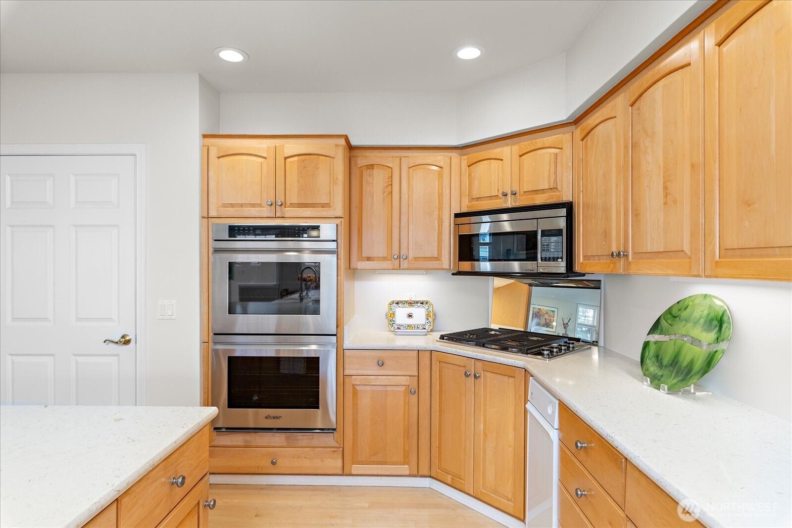 546 Walnut Street Unit: 201