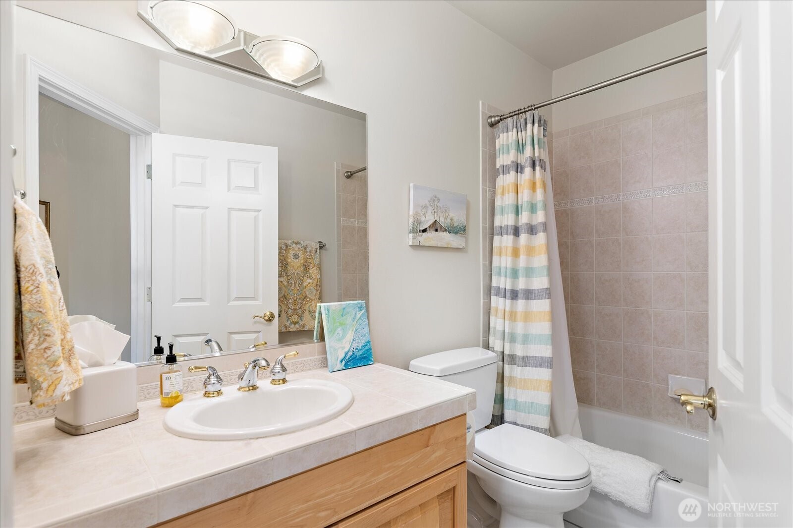 546 Walnut Street Unit: 201