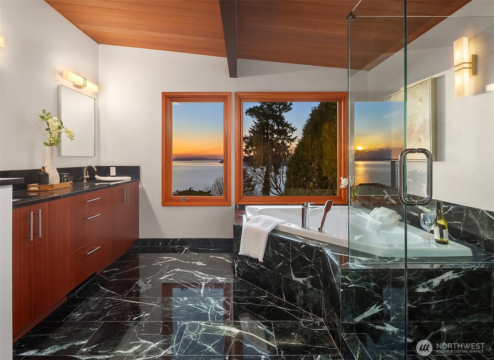 12524 Marine View Drive