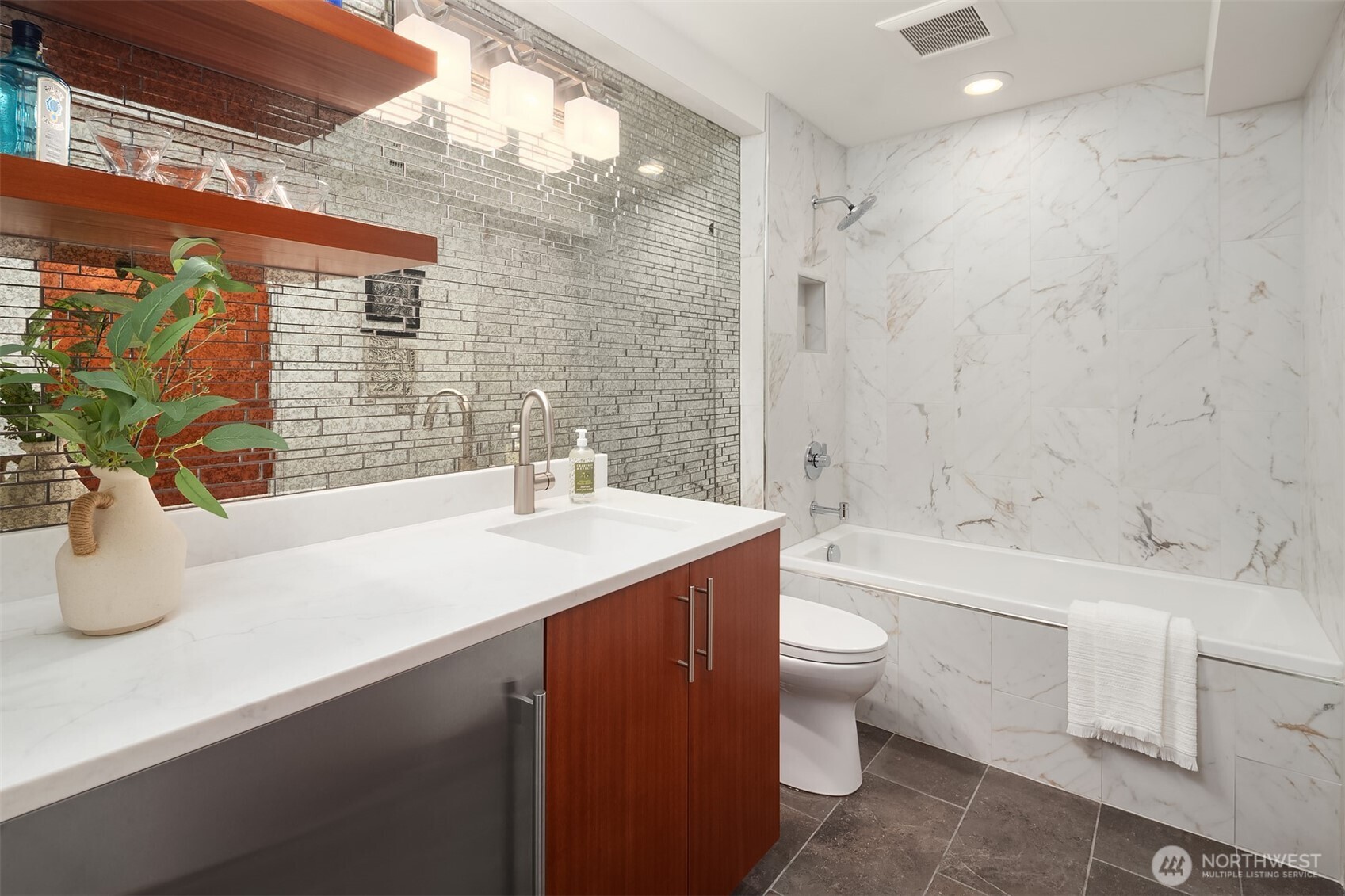 12524 Marine View Drive