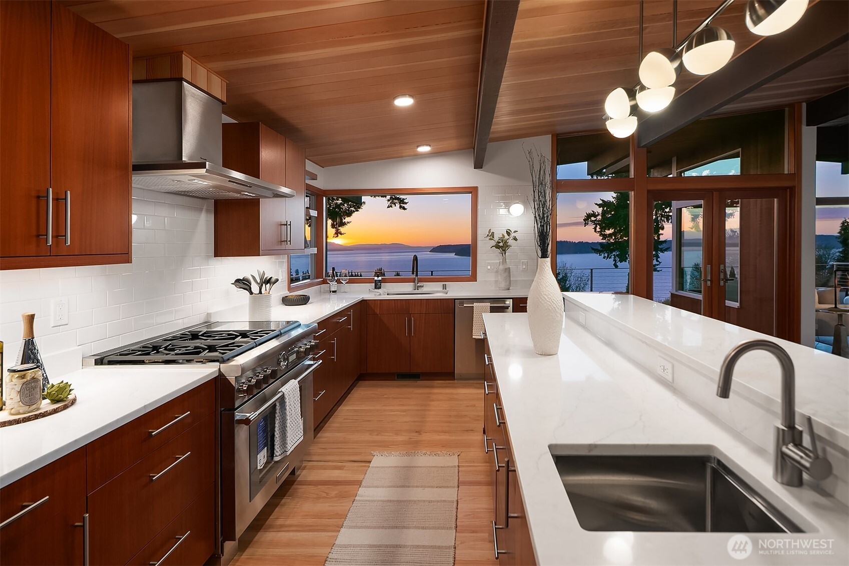 12524 Marine View Drive