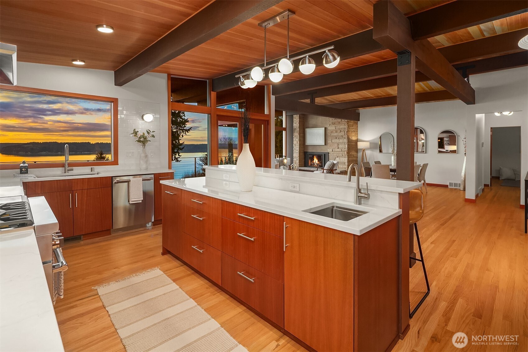 12524 Marine View Drive