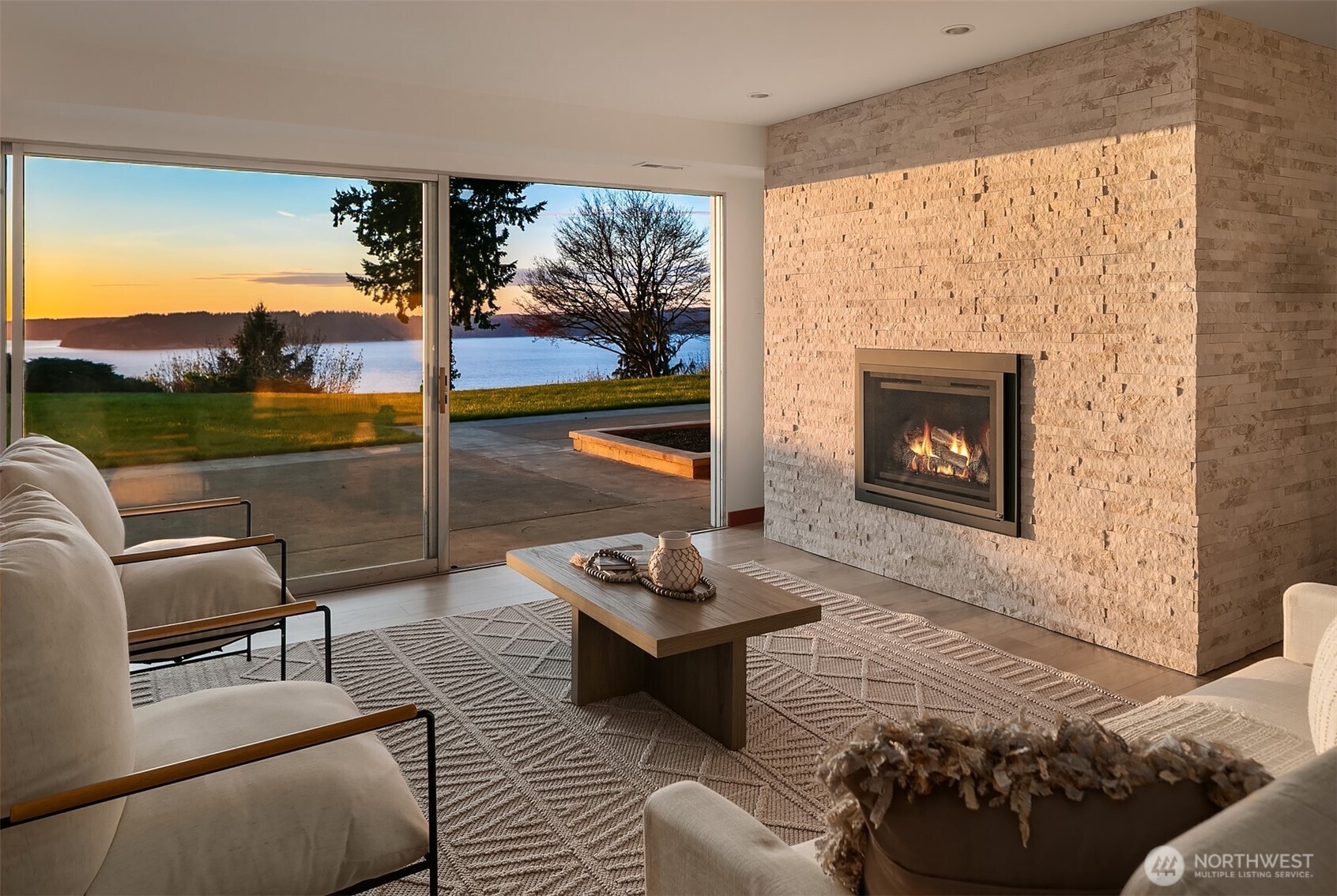 12524 Marine View Drive
