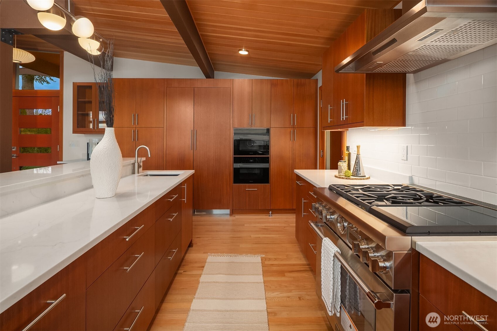 12524 Marine View Drive