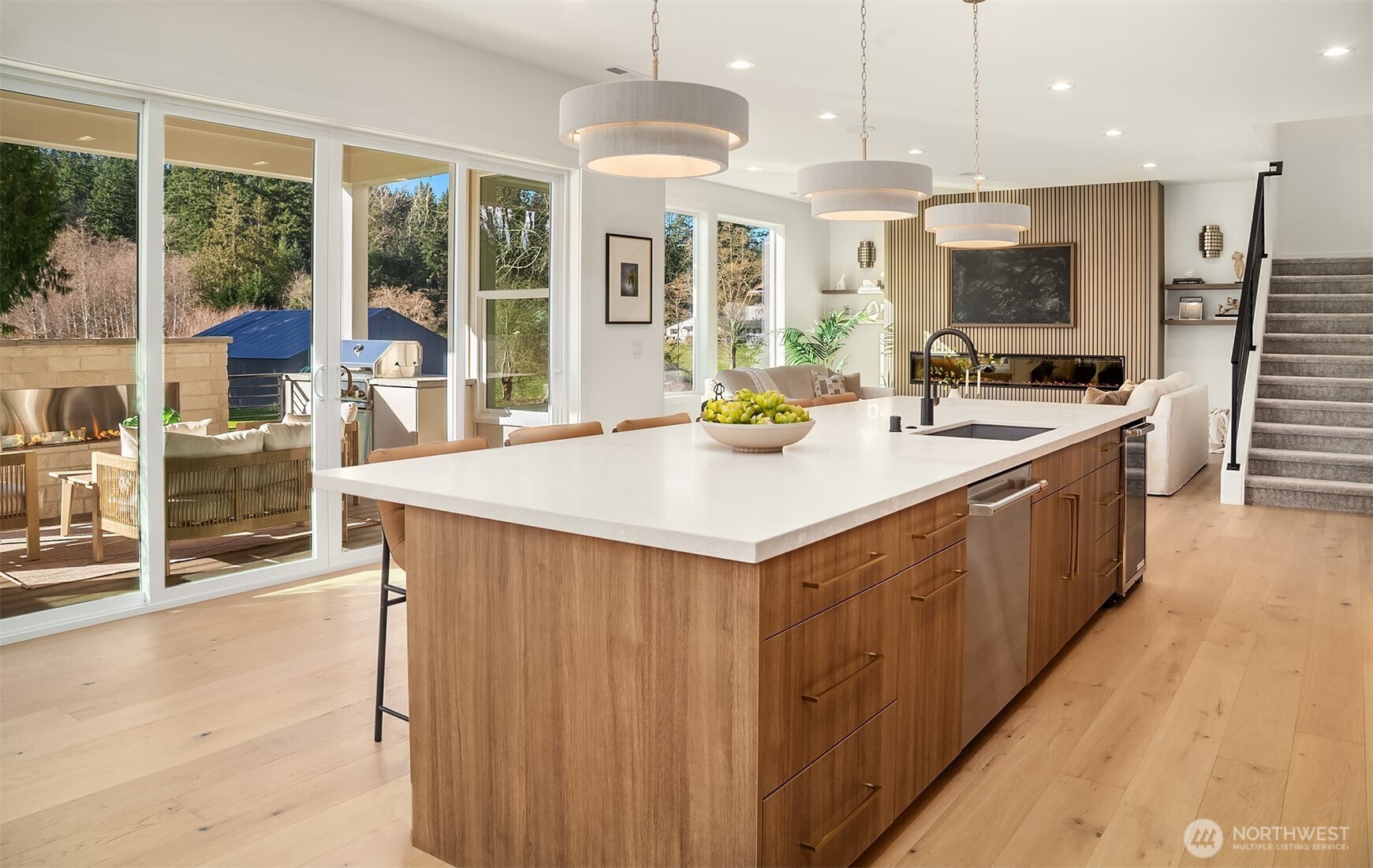 19902 Broadway Avenue