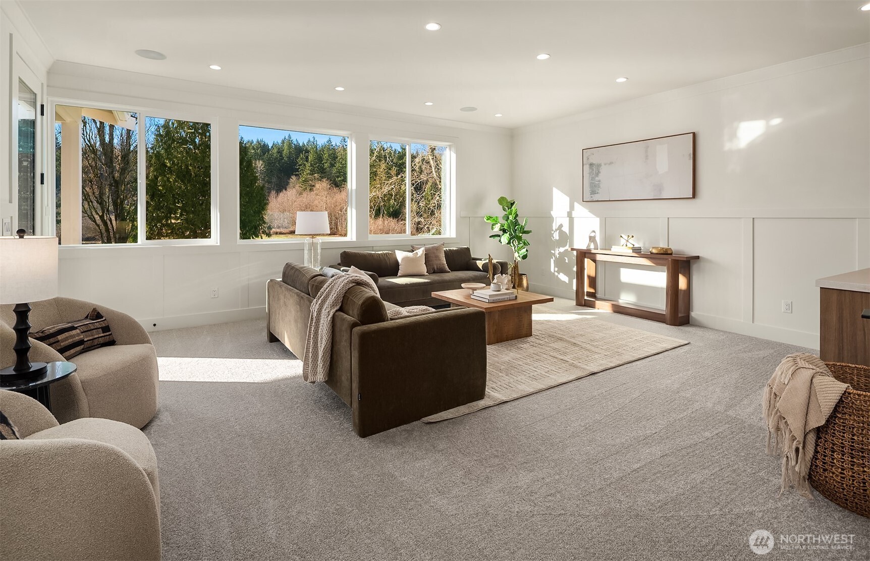 19902 Broadway Avenue