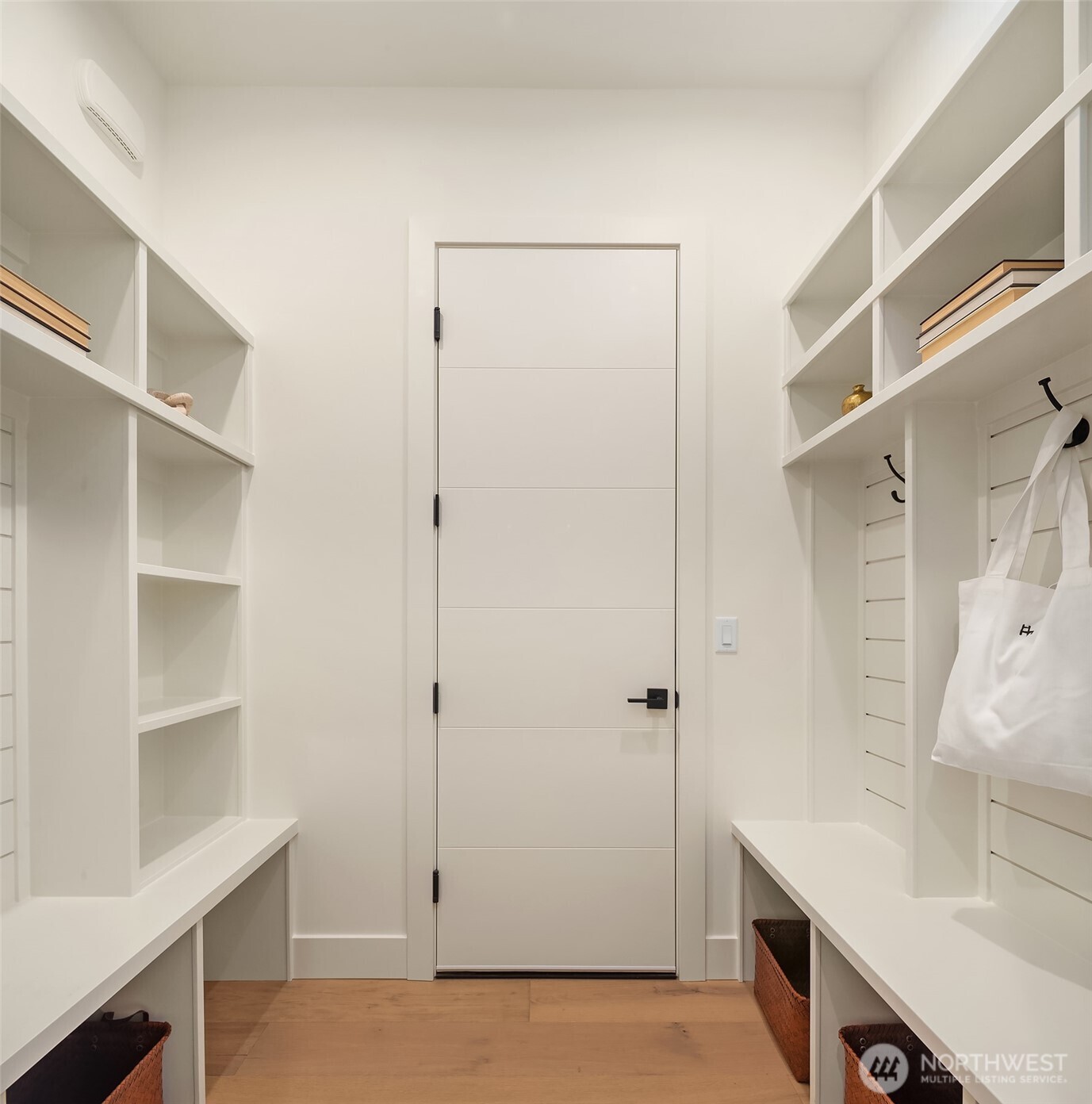 19902 Broadway Avenue