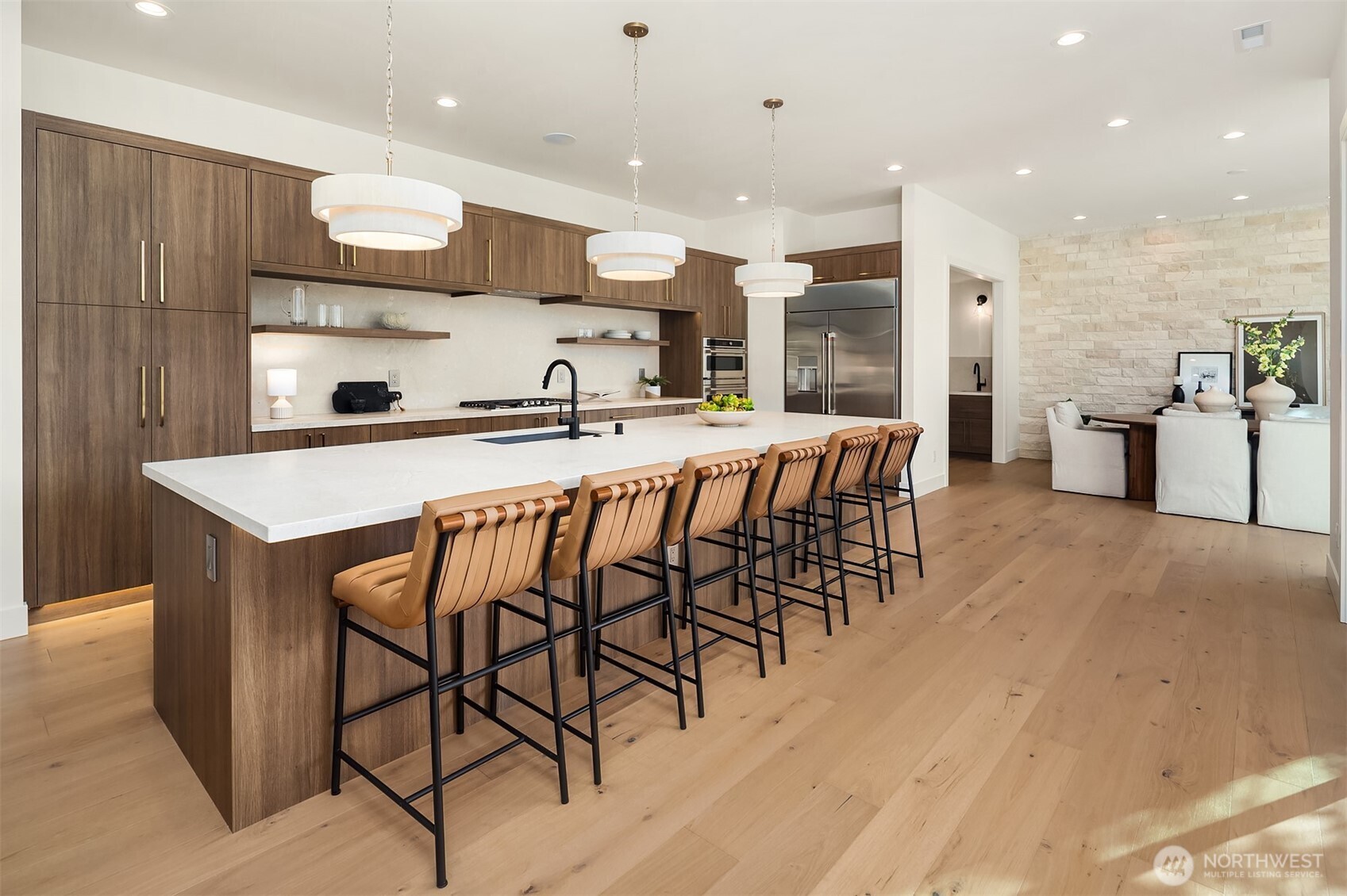 19902 Broadway Avenue