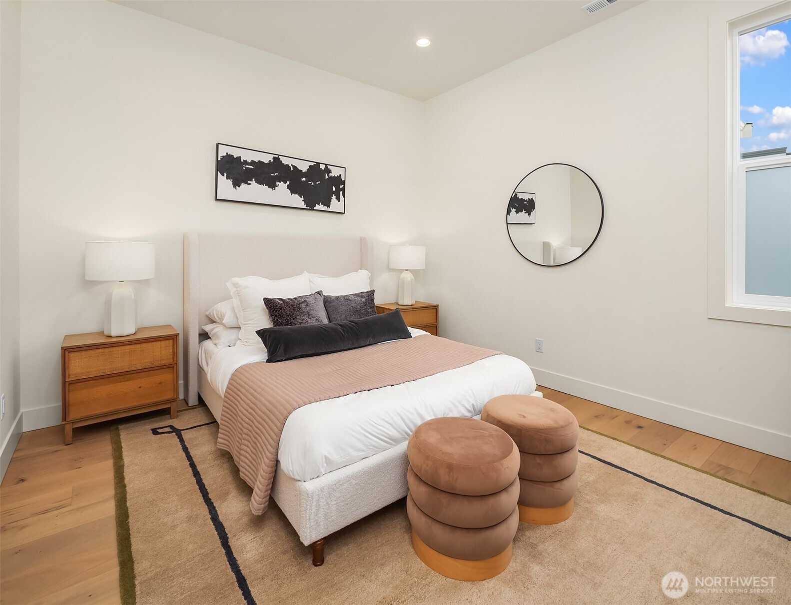 19902 Broadway Avenue