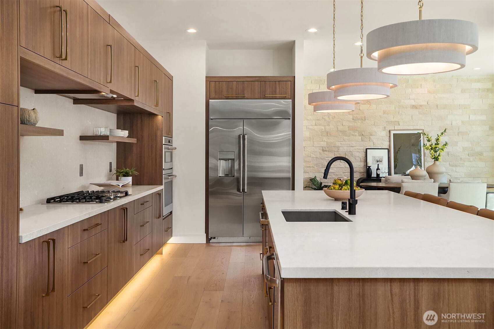 19902 Broadway Avenue