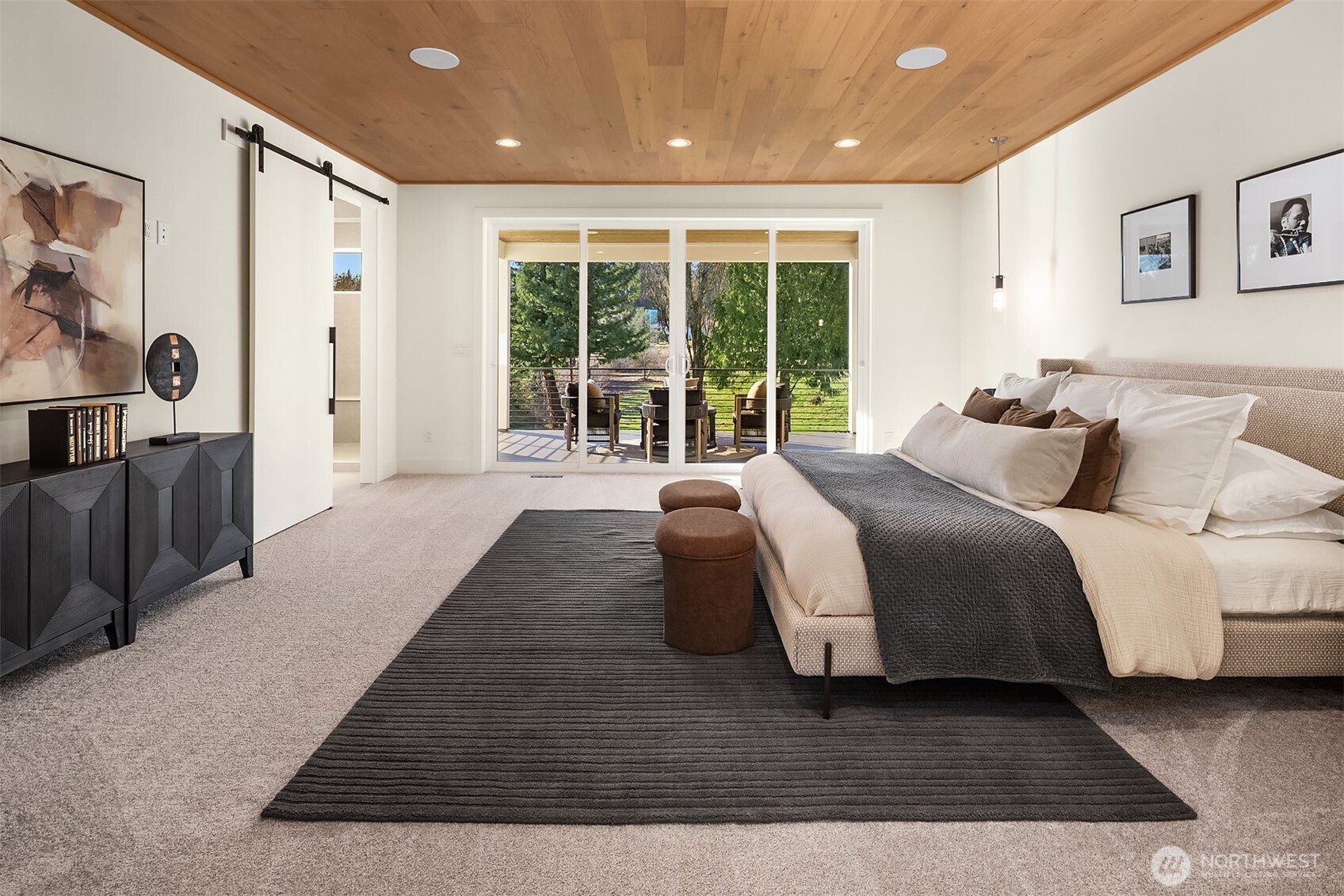 19902 Broadway Avenue