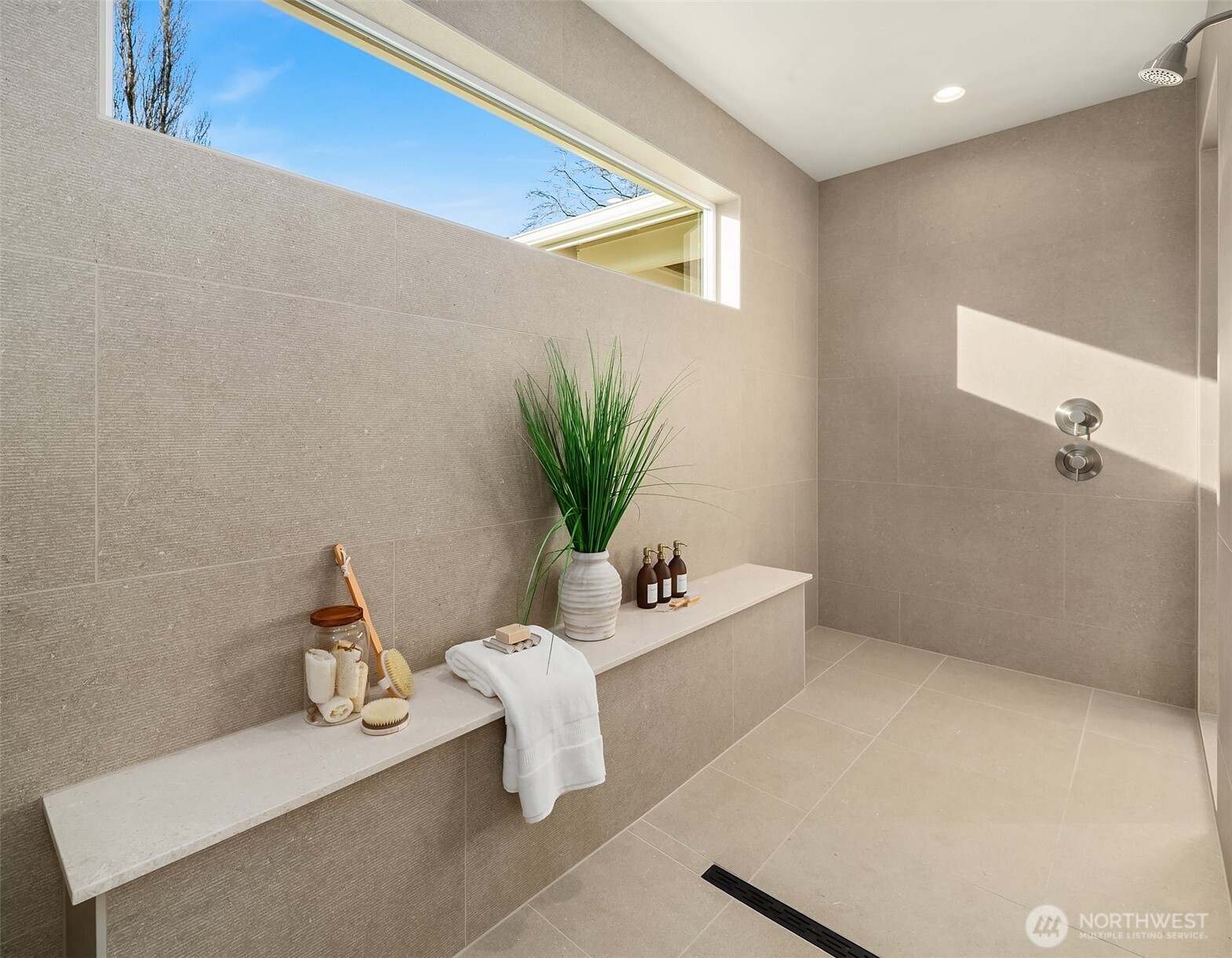 19902 Broadway Avenue